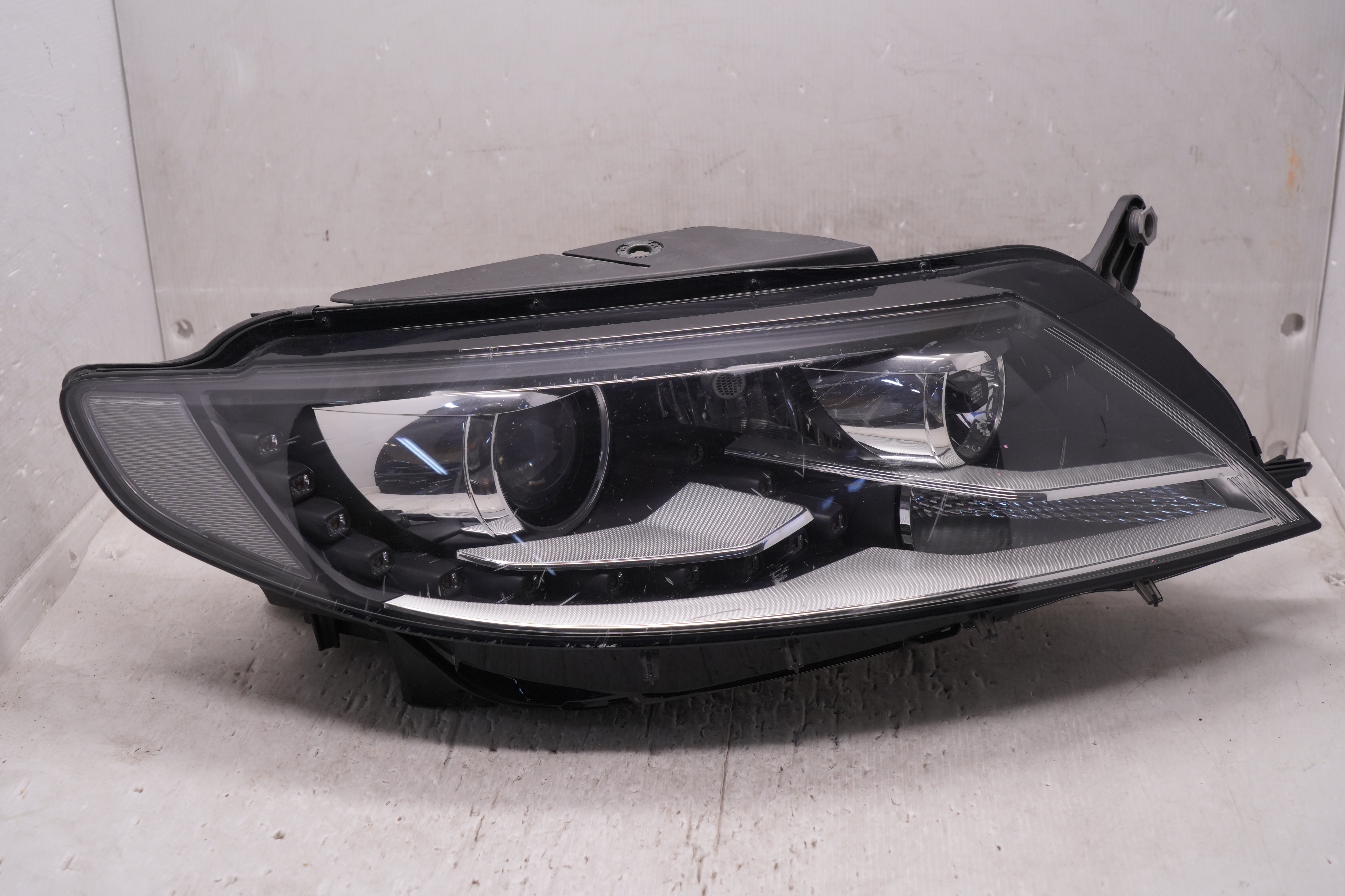 VOLKSWAGEN PASSAT CC 2012-2016 XENON R.H.S HEADLIGHT GENUINE