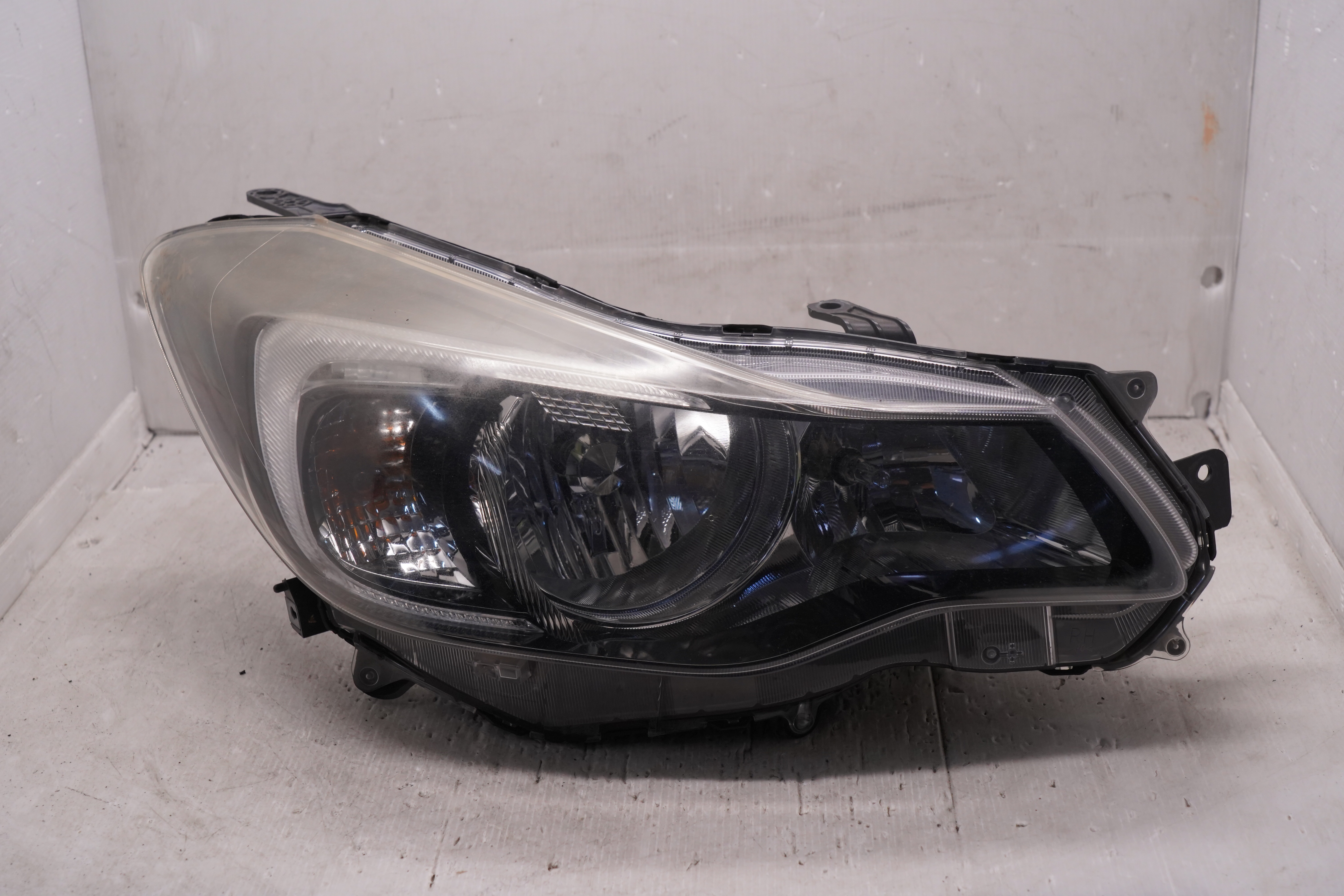 SUBARU XV 2012-2016 XENON R.H.S HEADLIGHT GENUINE