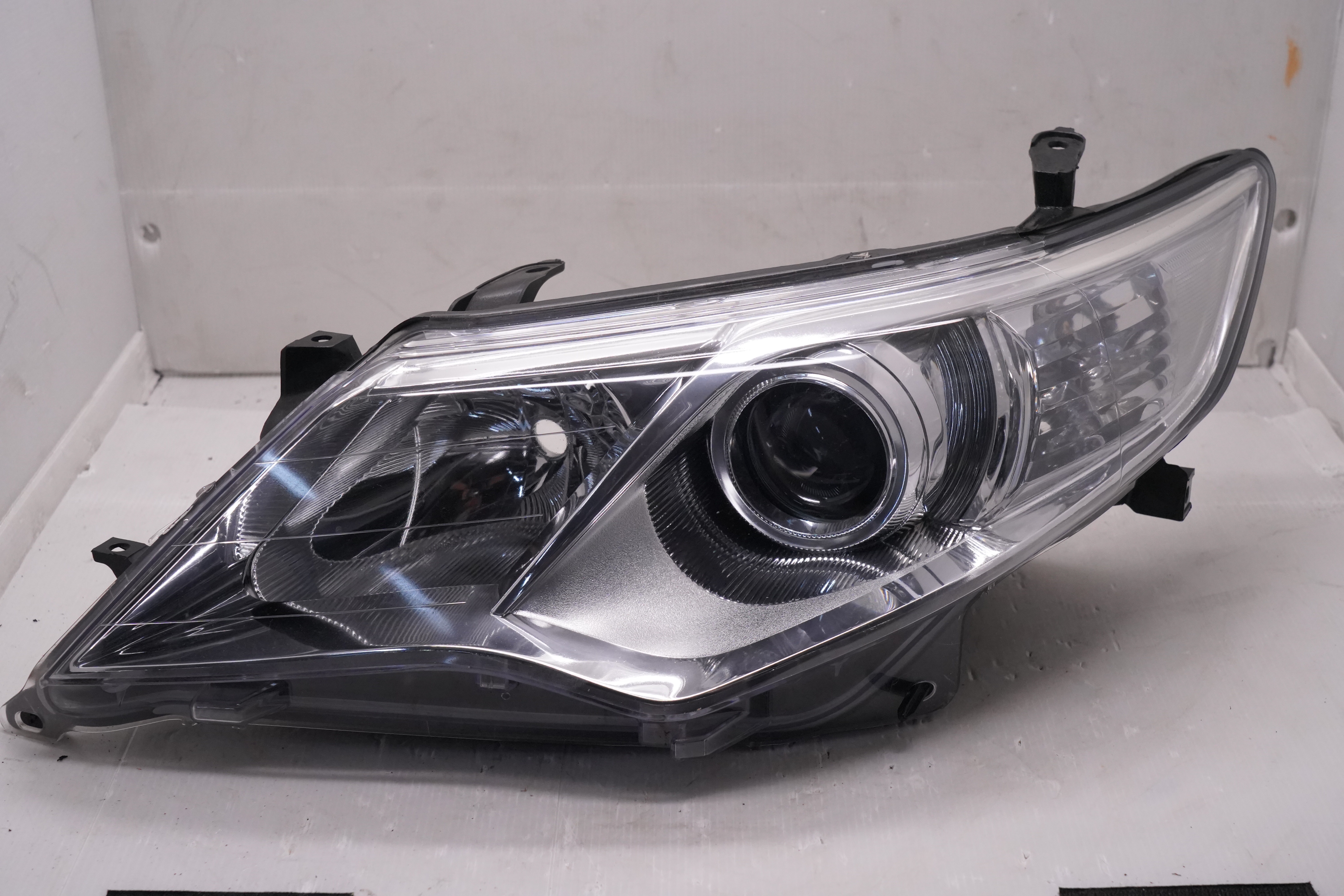 TOYOTA CAMRY/HYBRID 2011-2017 L.H.S HEADLIGHT GENUINE