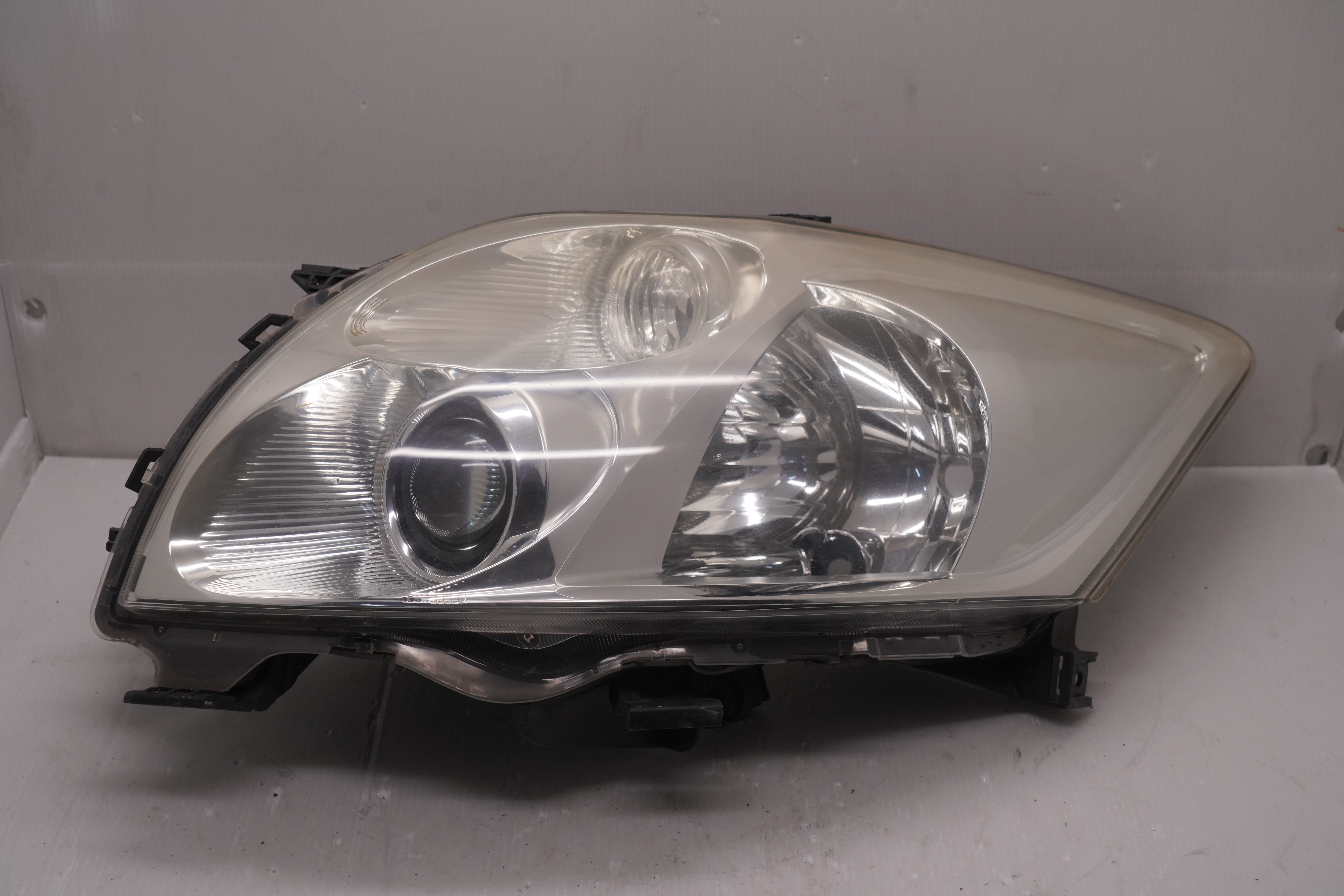 TOYOTA COROLLA AURIS ZRE152H 2005-2008 HALOGEN L.H.S HEADLIGHT