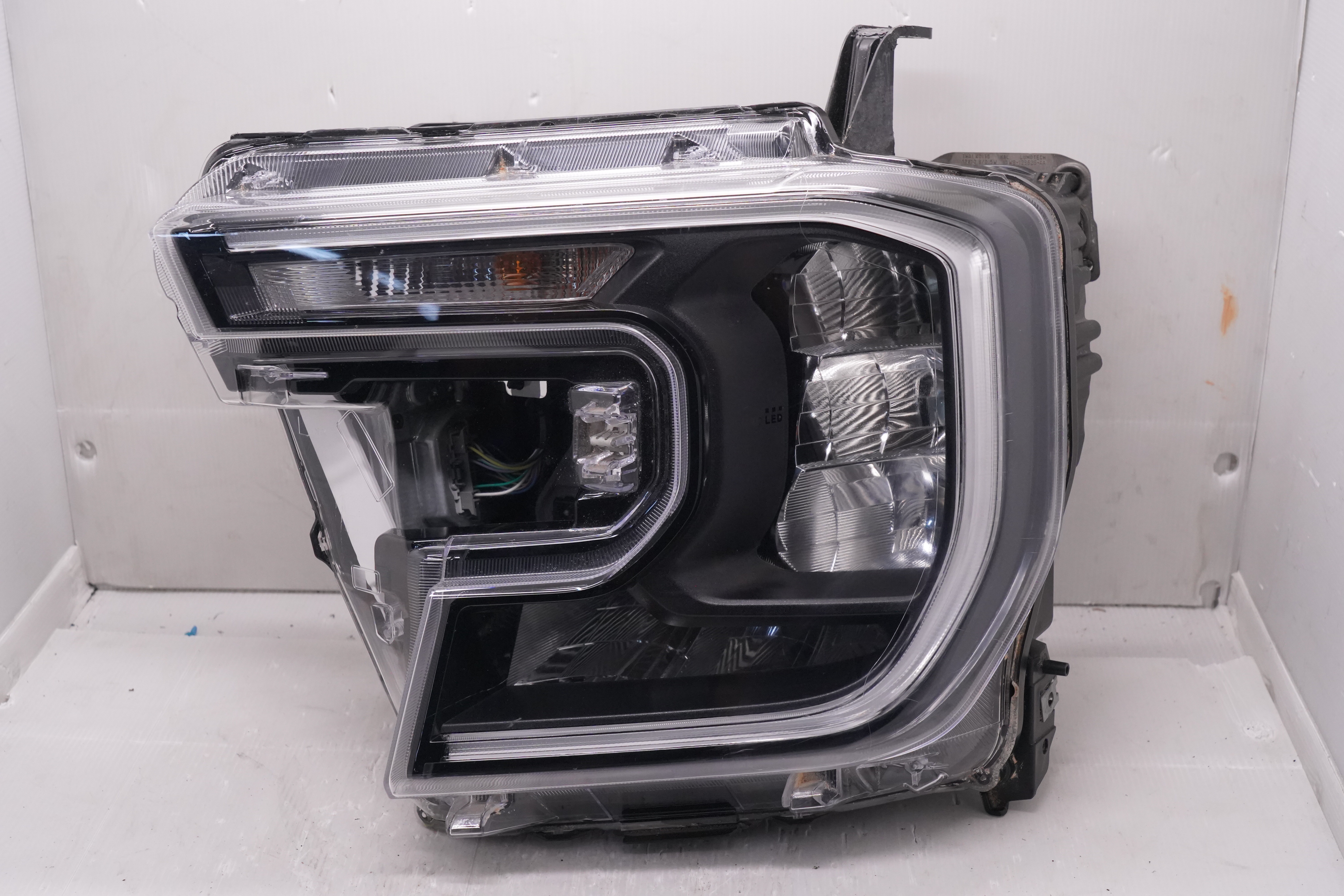 FORD EVEREST RANGER 2022-2024 LED L.H.S HEADLIGHT GENUINE
