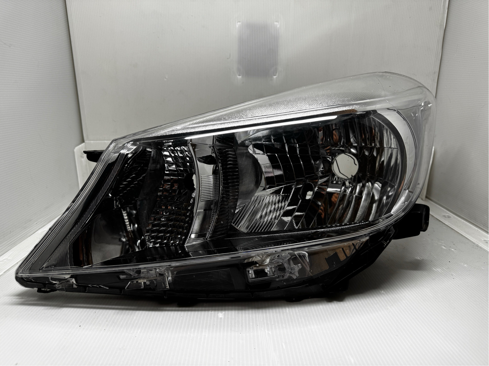 Toyota YARIS III VITZ 2009-2014 L.H.S HEADLIGHT GENUINE