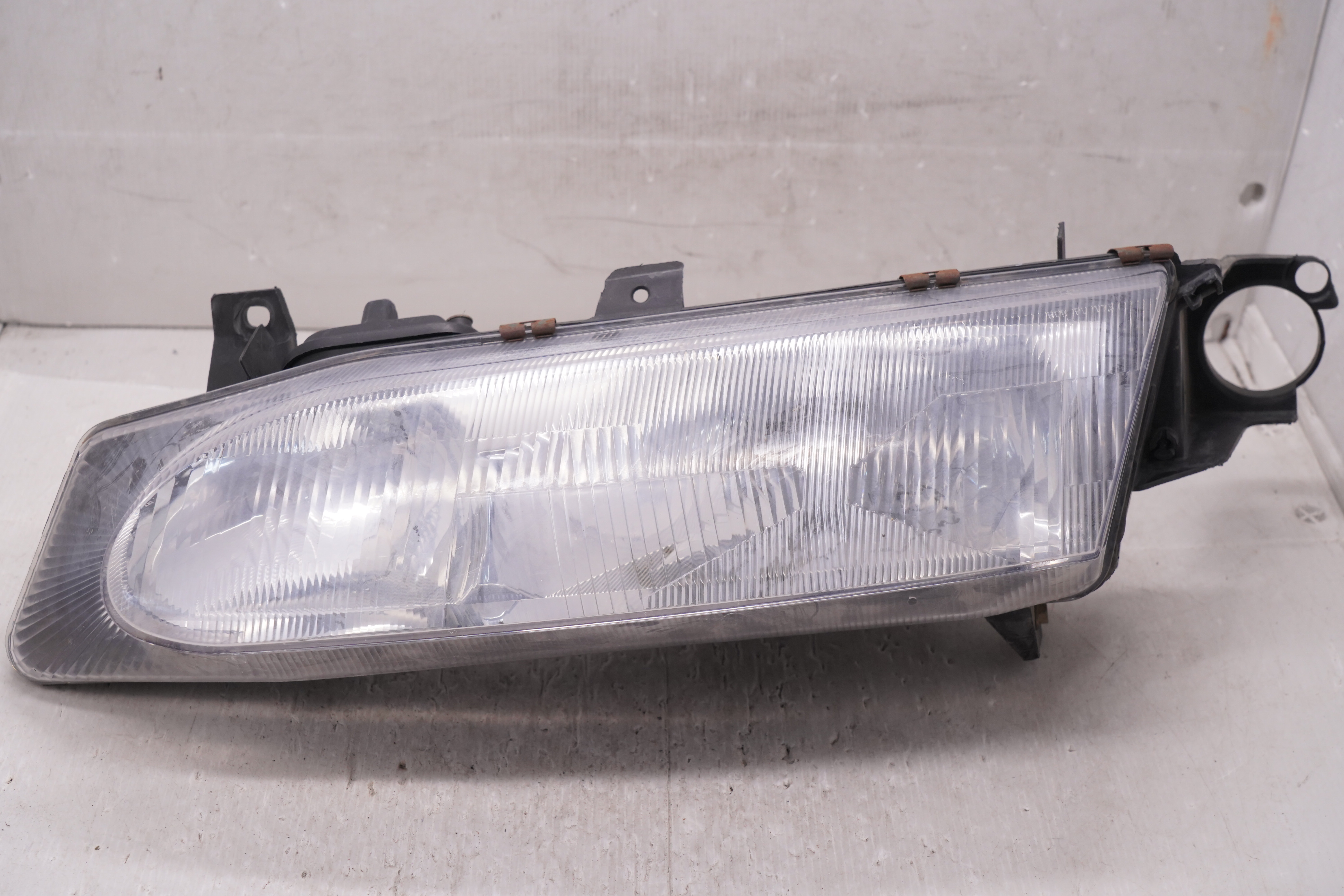 FORD FALCON XH 1996-1998 HALOGEN L.H.S HEADLIGHT GENUINE