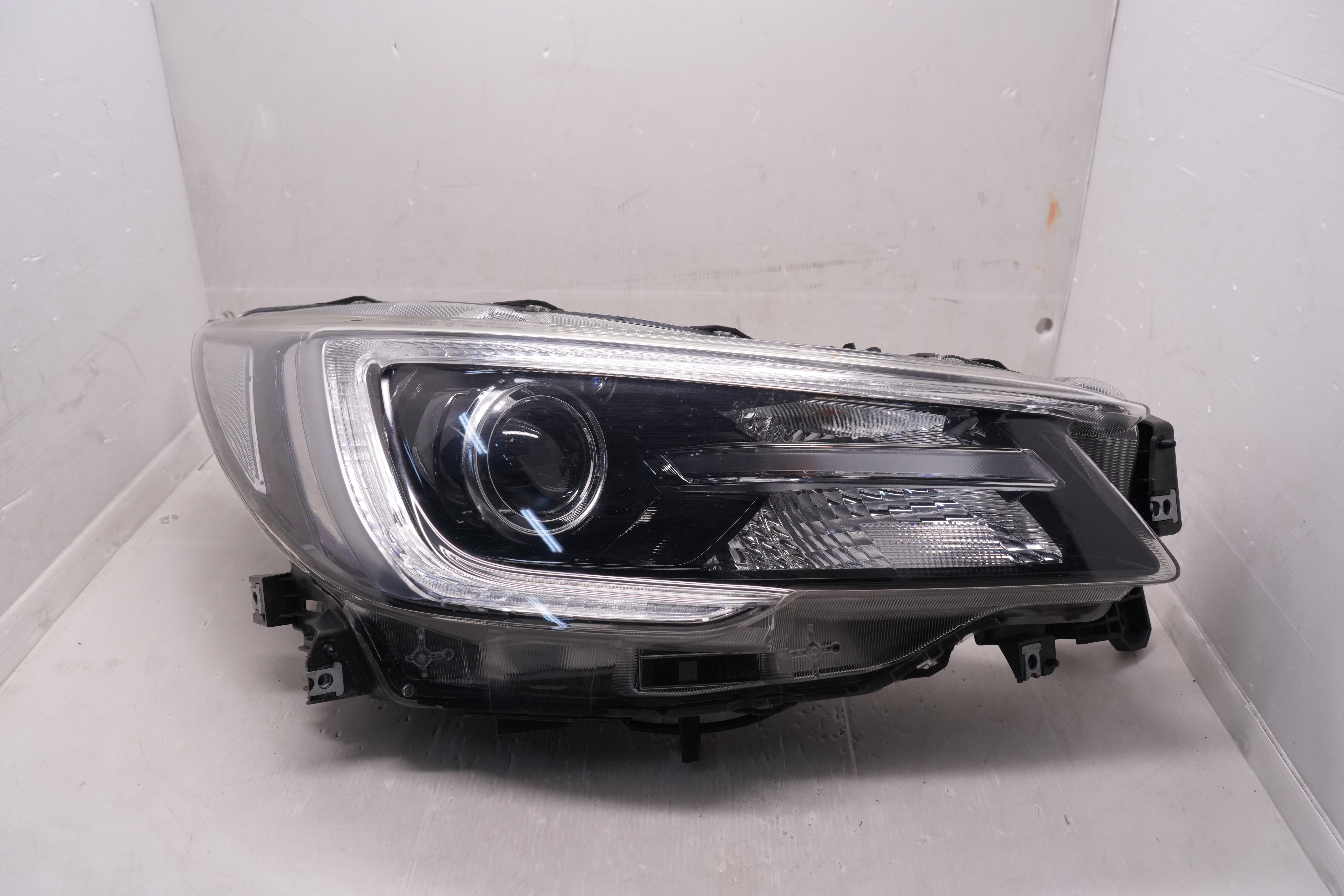 SUBARU LIBERTY OUTBACK 2018-2019 LED R.H.S HEADLIGHT GENUINE