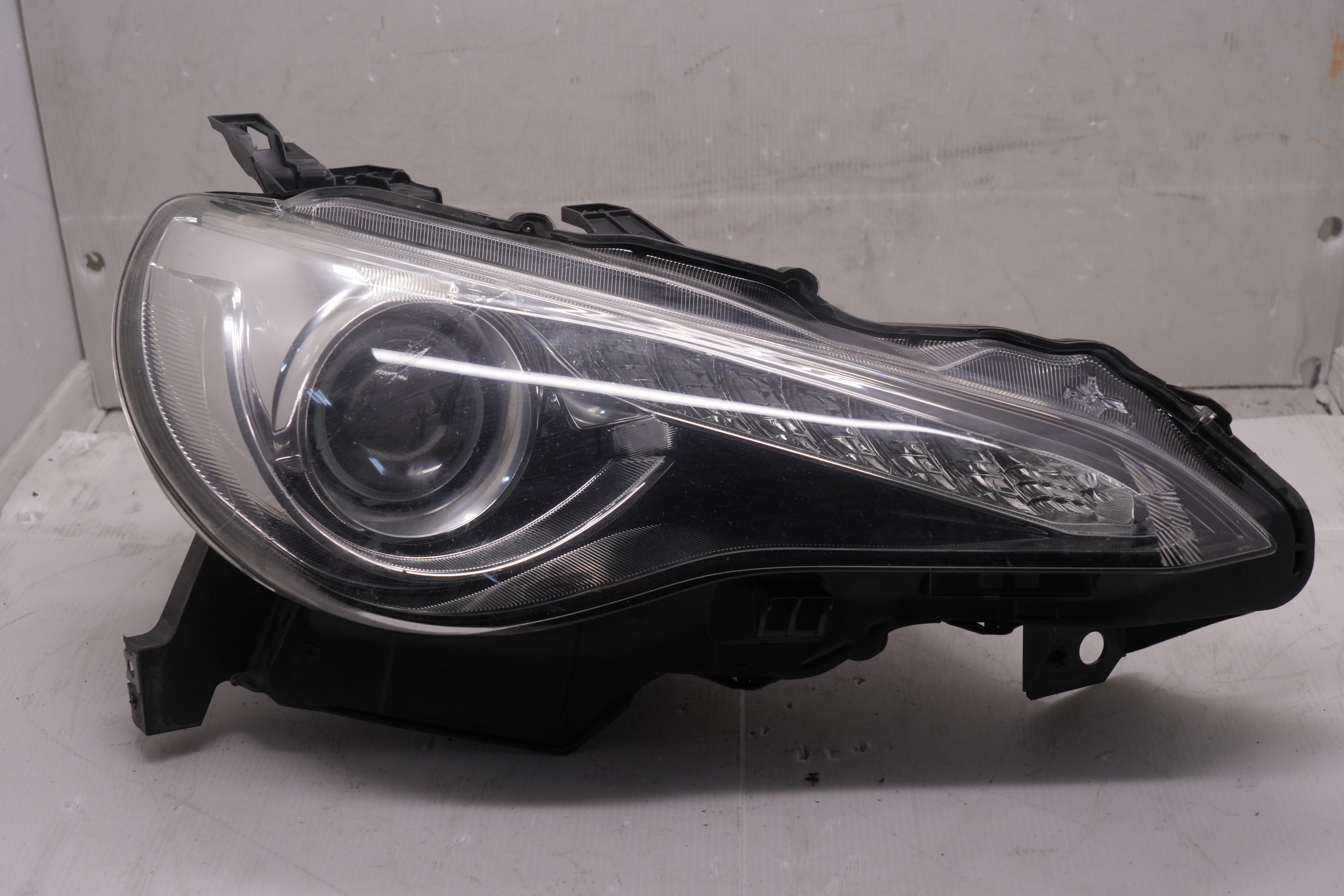 TOYOTA GT86 ZN6 2012-2016 XENON R.H.S HEADLIGHT GENUINE