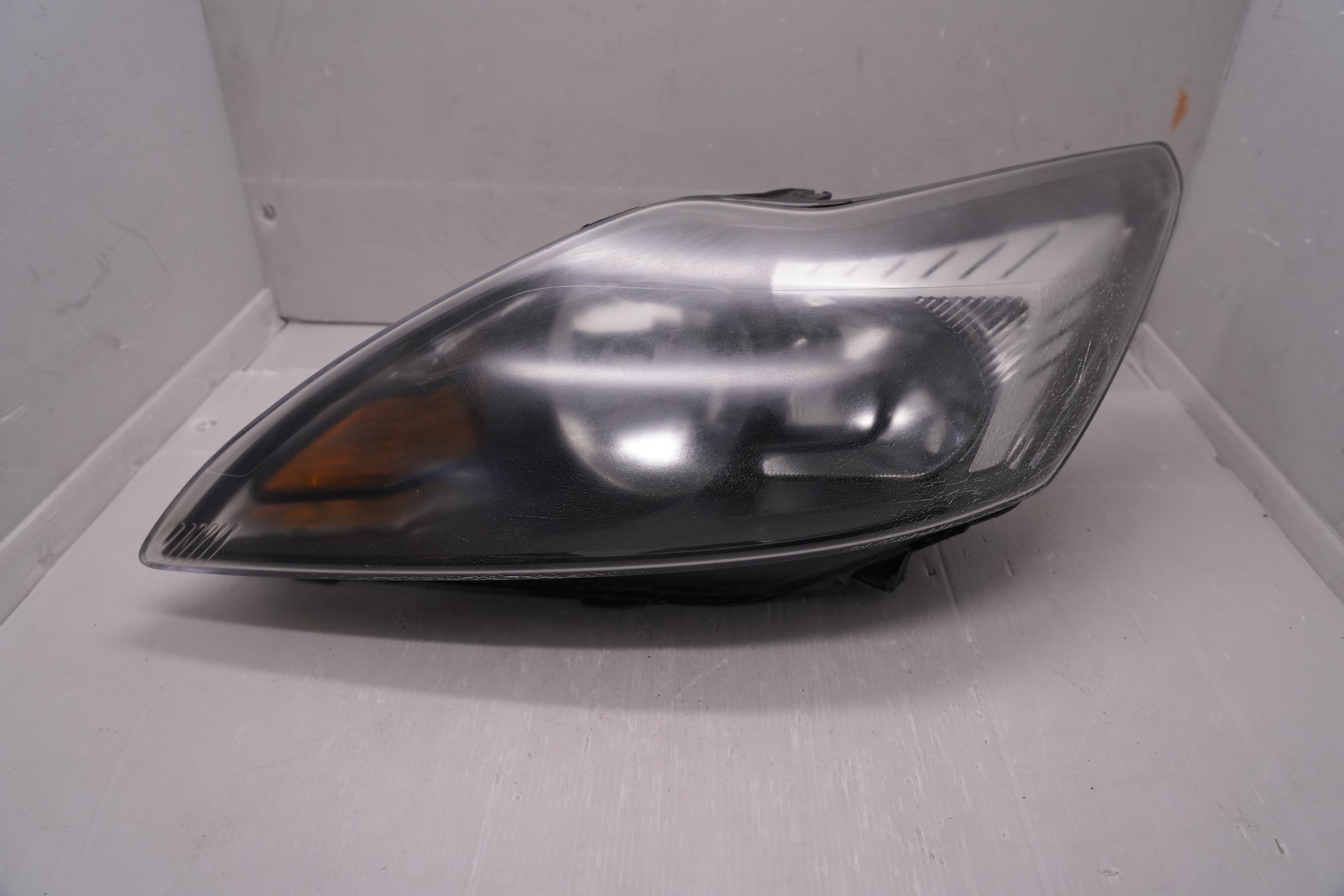 FORD FOCUS MK2 2005-2010 HALOGEN R.H.S HEADLIGHT GENUINE