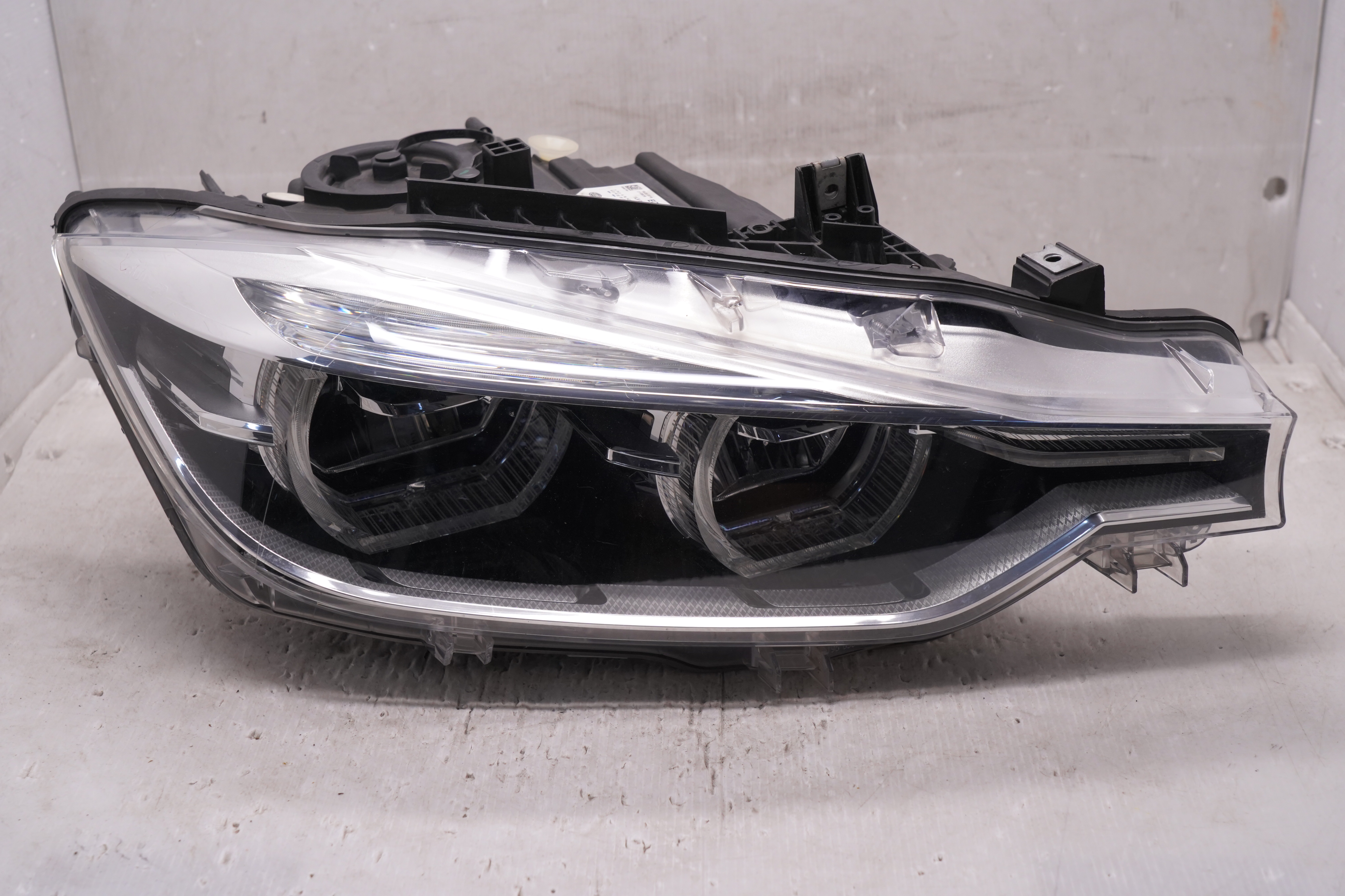 BMW 3 SERIES 2015-2018 ADAPTIVE LED R.H.S HEADLIGHT GENUINE