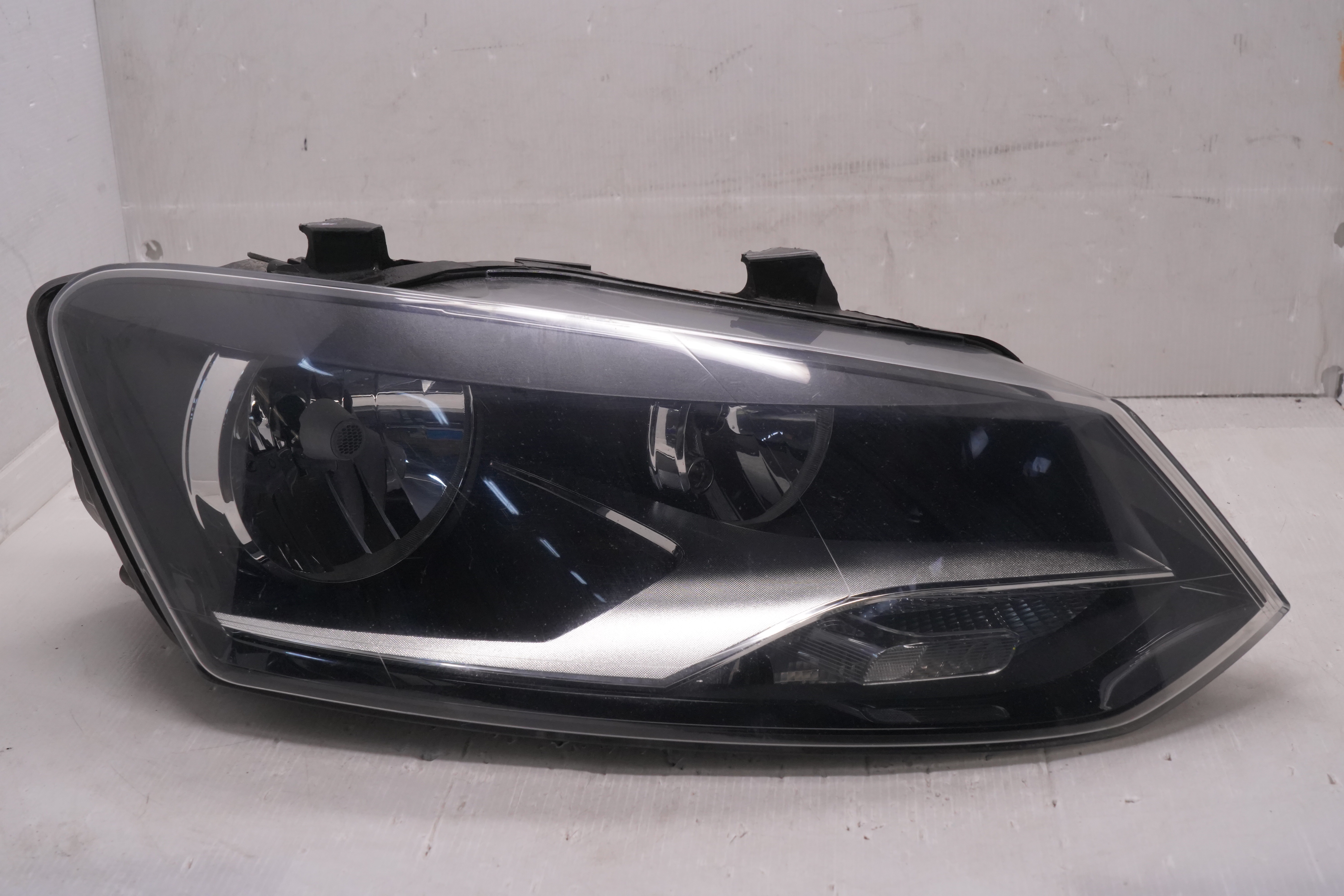 VOLKSWAGEN POLO 2009-2013 HALOGEN R.H.S HEADLIGHT GENUINE