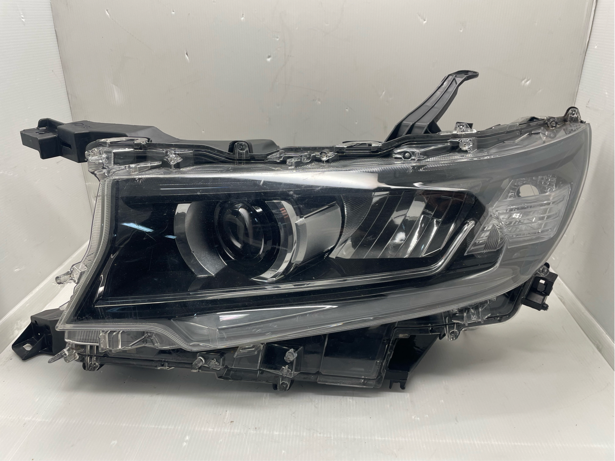 TOYOTA LANDCRUISER PRADO 150 GDJ150R 2018-2022 LED L.H.S HEADLIGHT GENUINE