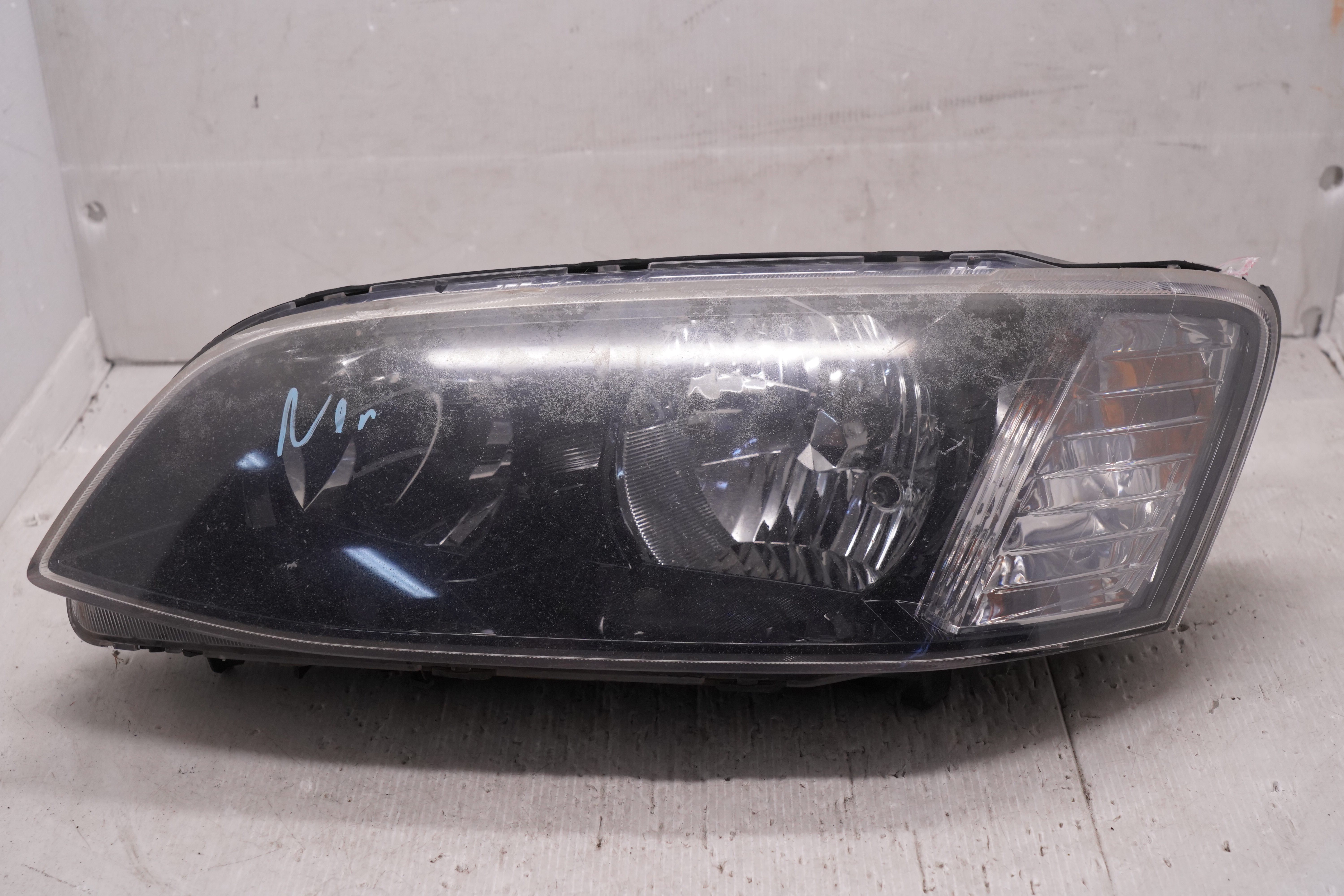 HOLDEN COMMODOER 2008-2011 L.H.S HEADLIGHT GENUINE