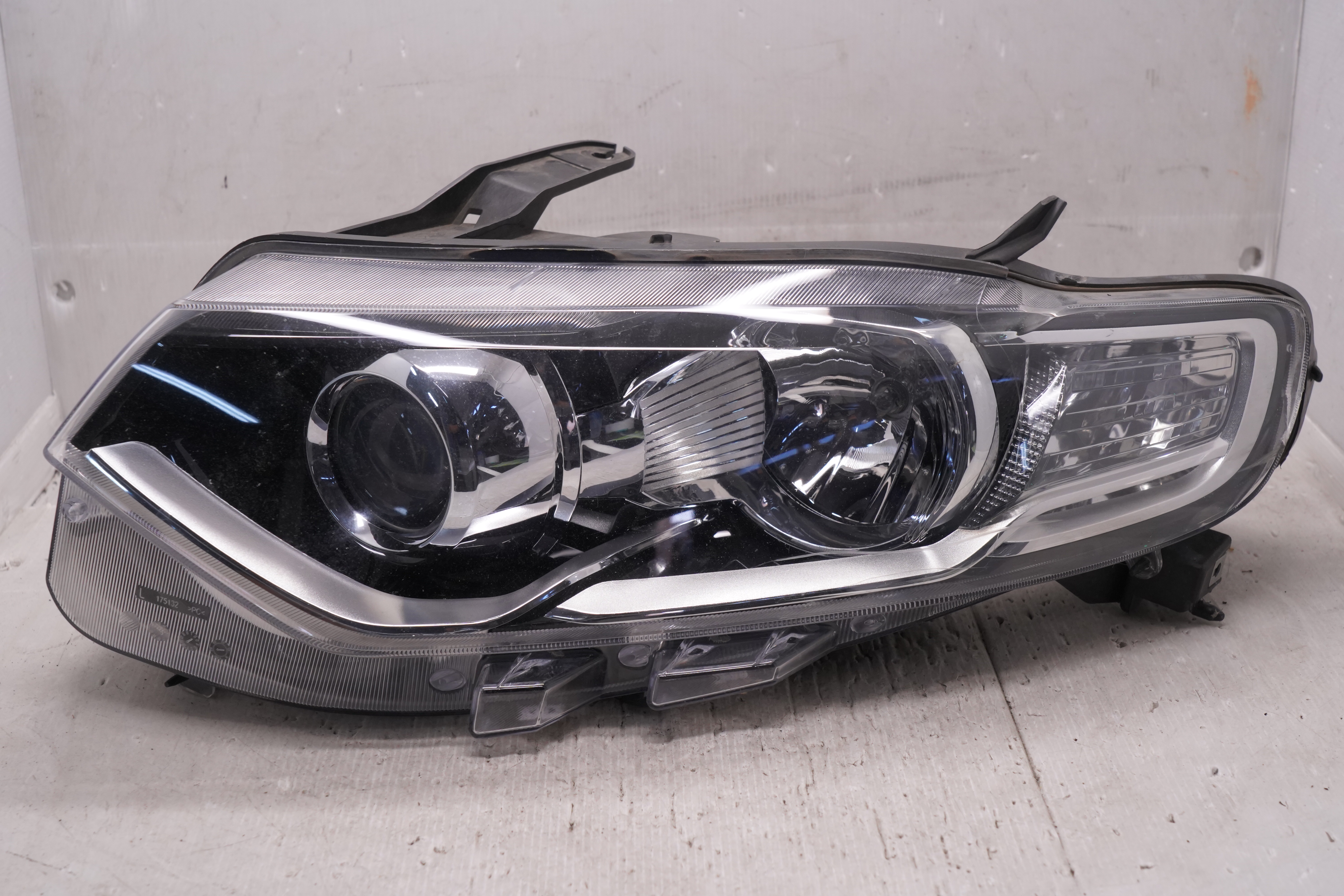 FORD TERRITORY SZ TITANIUM 2011-2014 HALOGEN L.H.S HEADLIGHT GENUINE