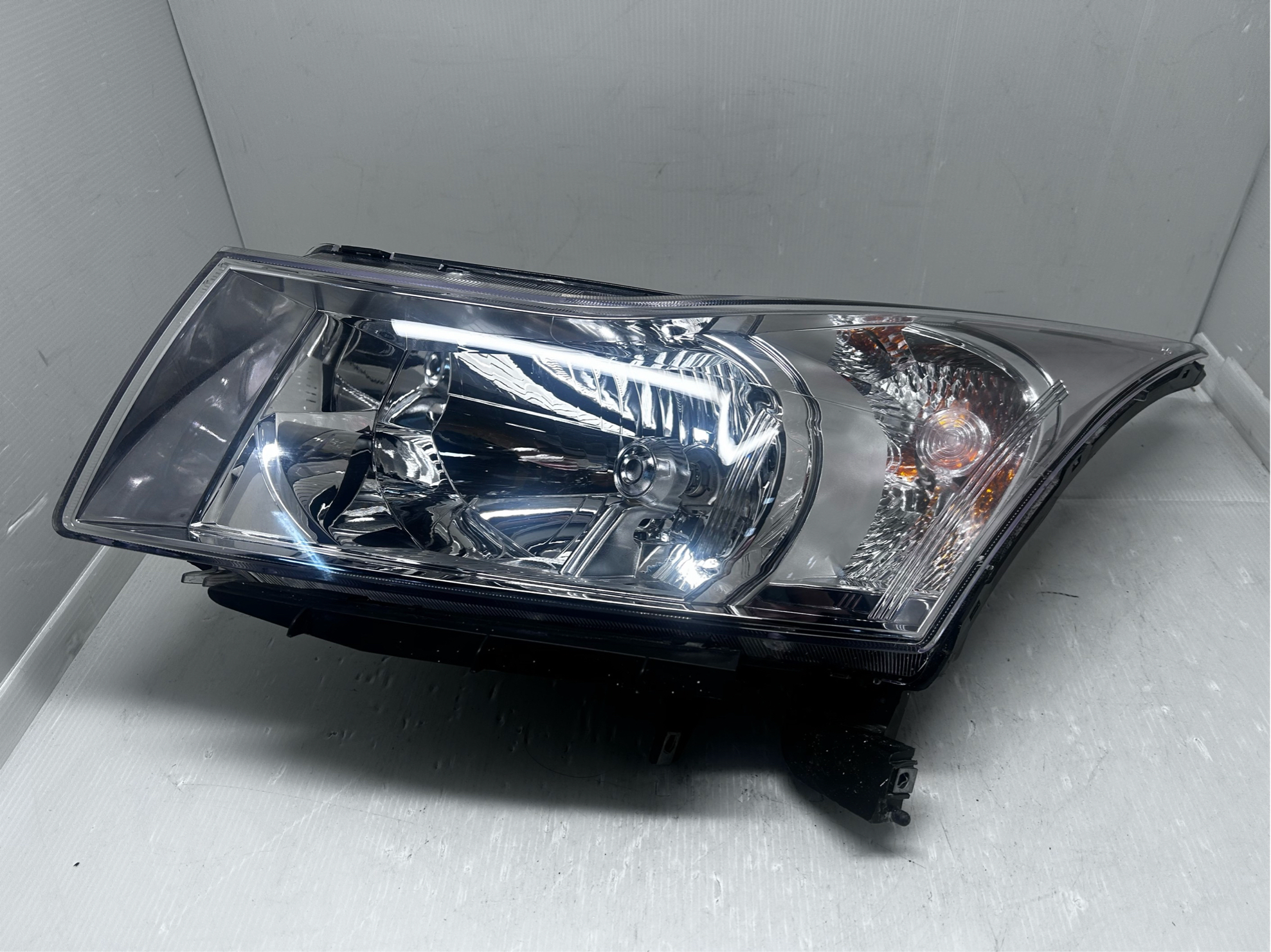 HOLDEN CRUZE 2008-2015 HALOGEN L.H.S HEADLIGHT GENUINE