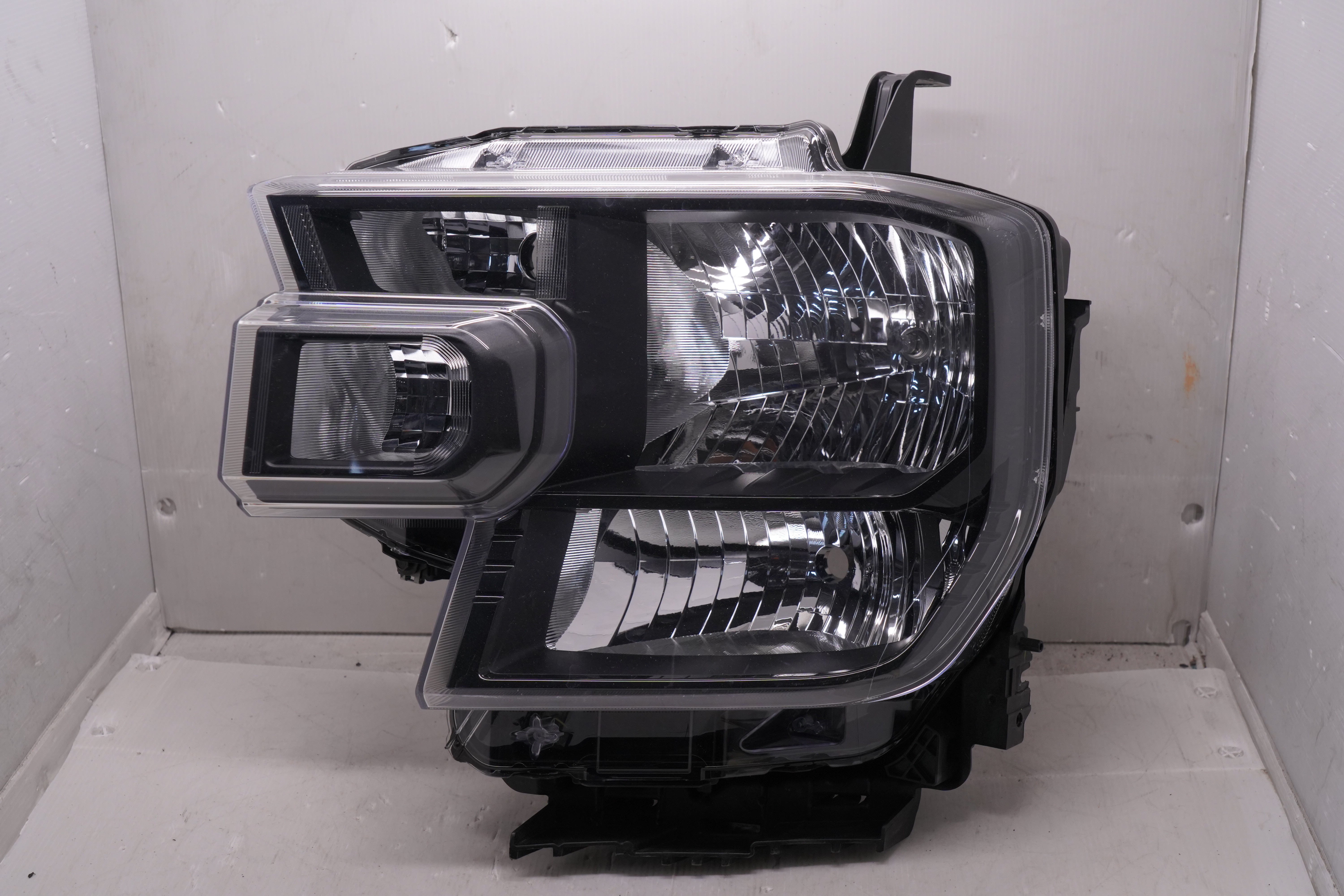 FORD EVEREST RANGER 2022-2024 HALOGEN L.H.S HEADLIGHT GENUINE