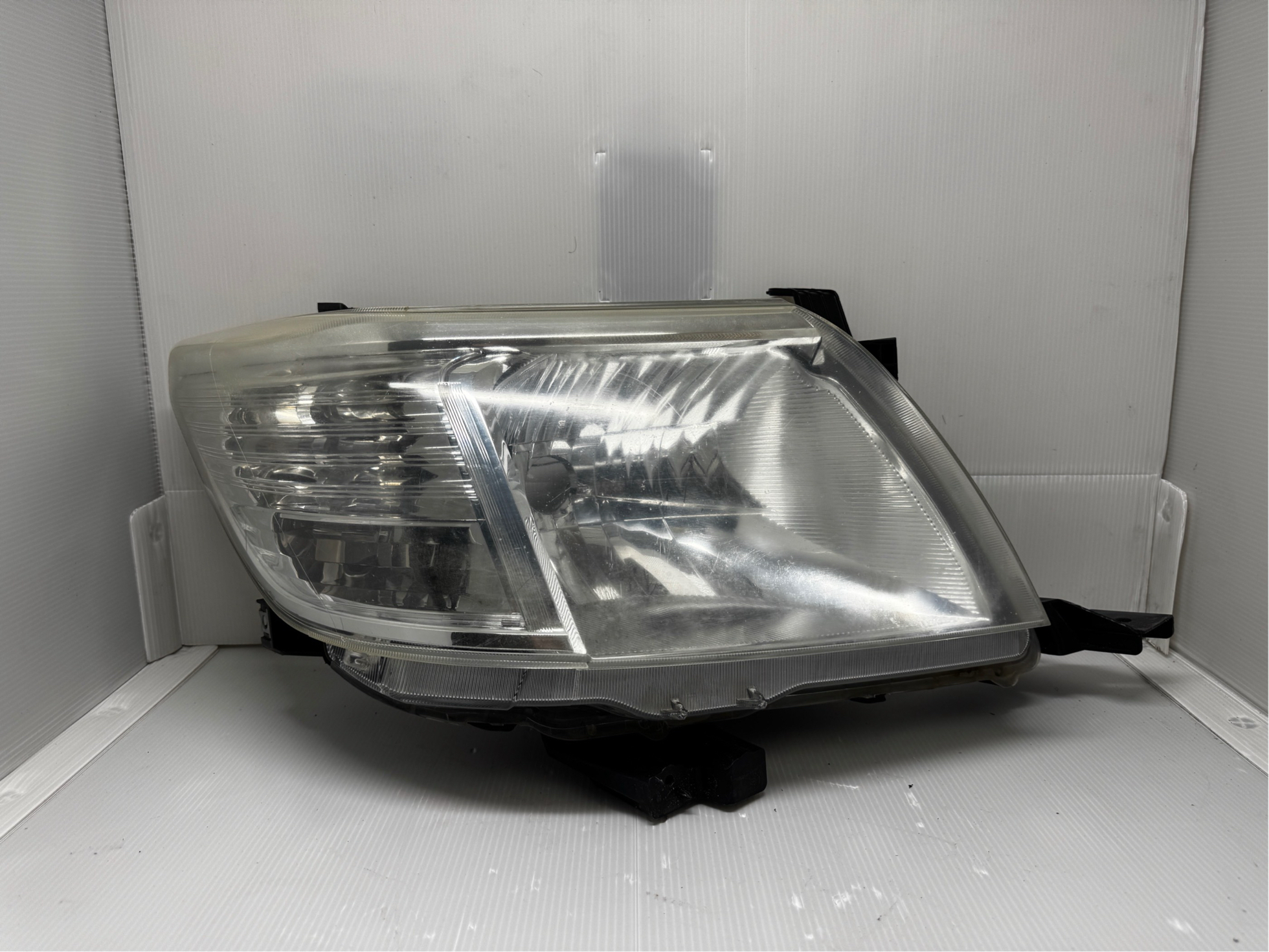 Toyota HILUX VIGO 2011-2014 HALOGEN R.H.S Headlight GENUINE