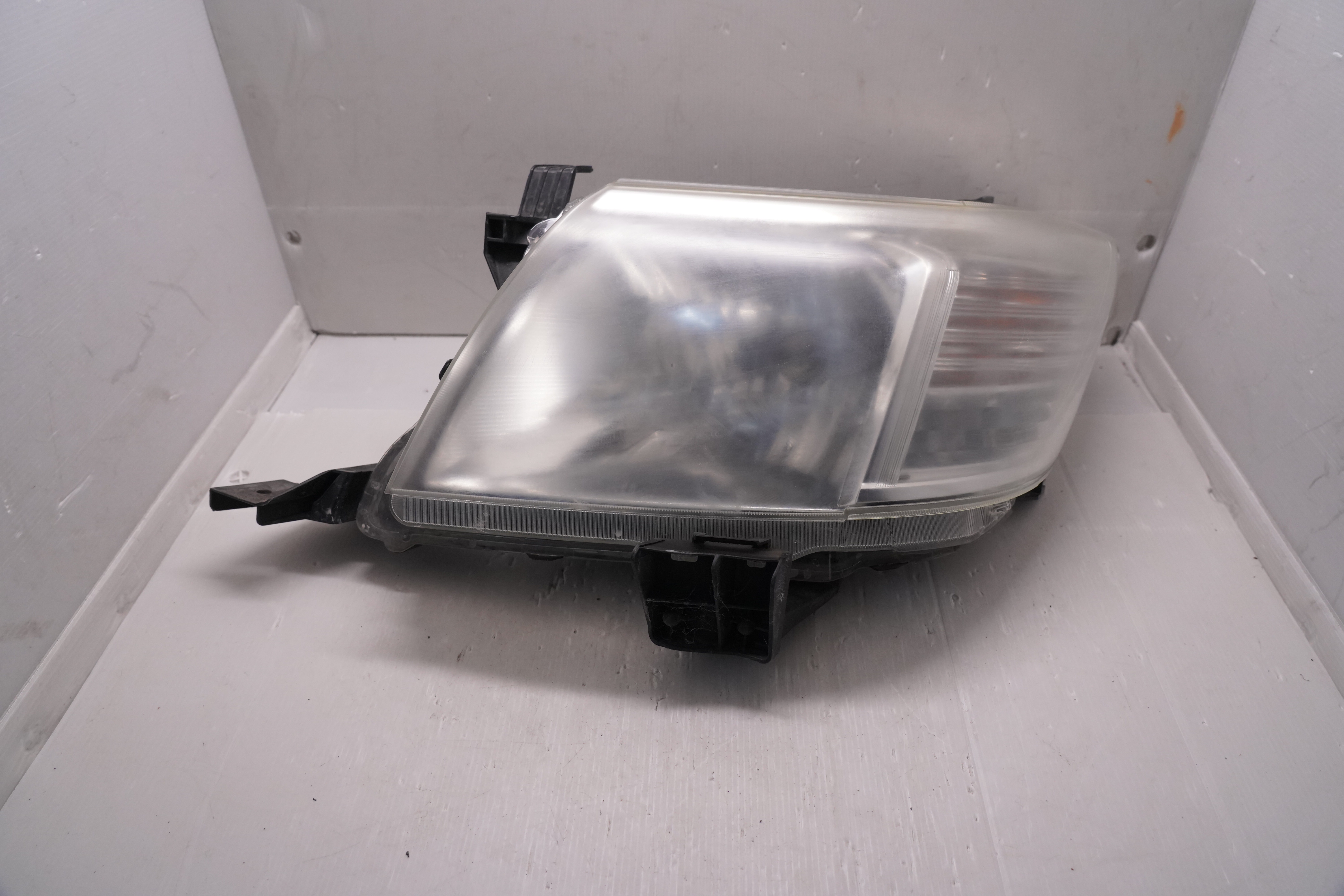TOYOTA HILUX VIGO 2011-2014 HALOGRN L.H.S HEADLIGHT GENUINE