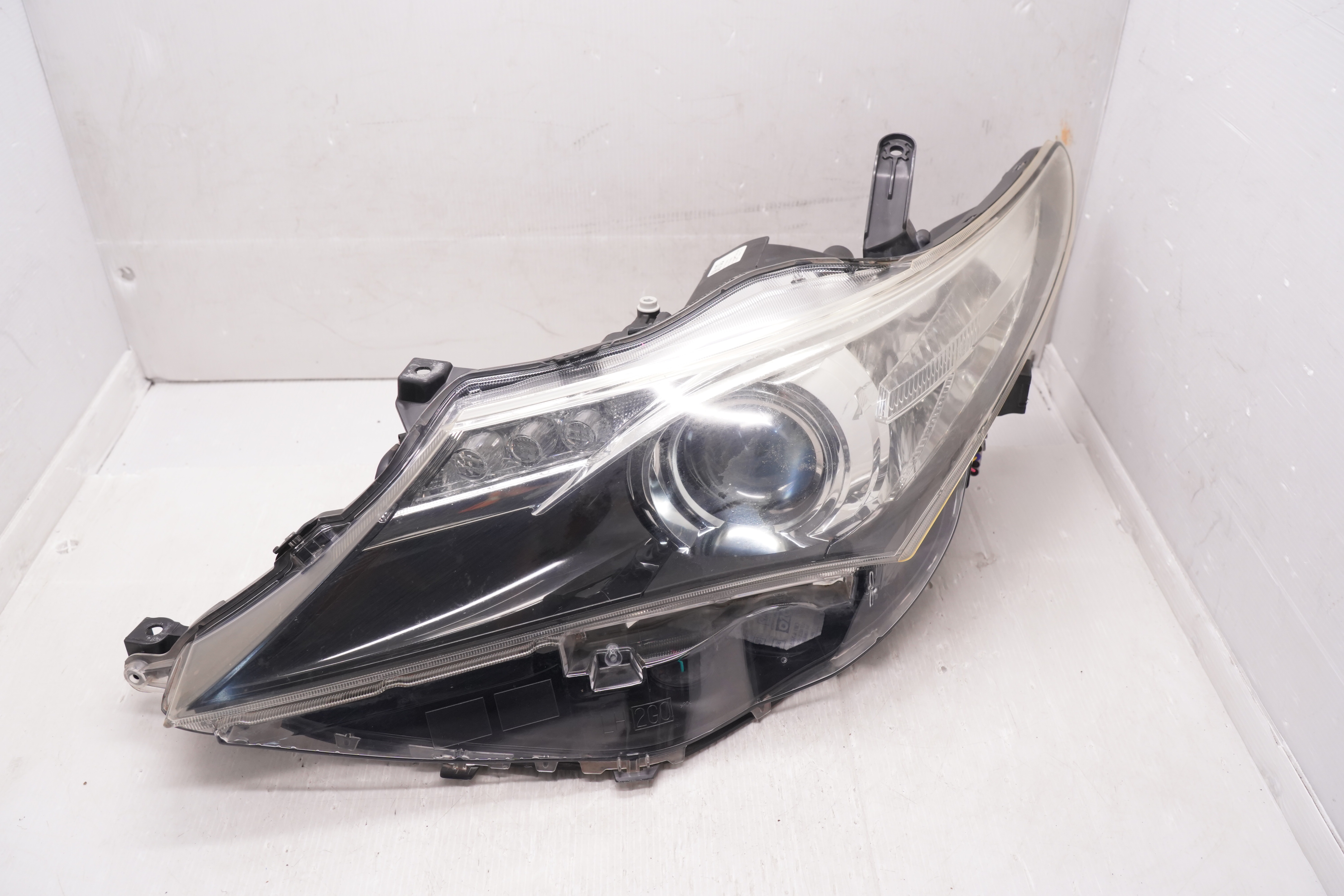 TOYOTA COROLLA AURIS NZE181H 2012-2014 HALOGEN L.H.S HEADLIGHT GENUINE