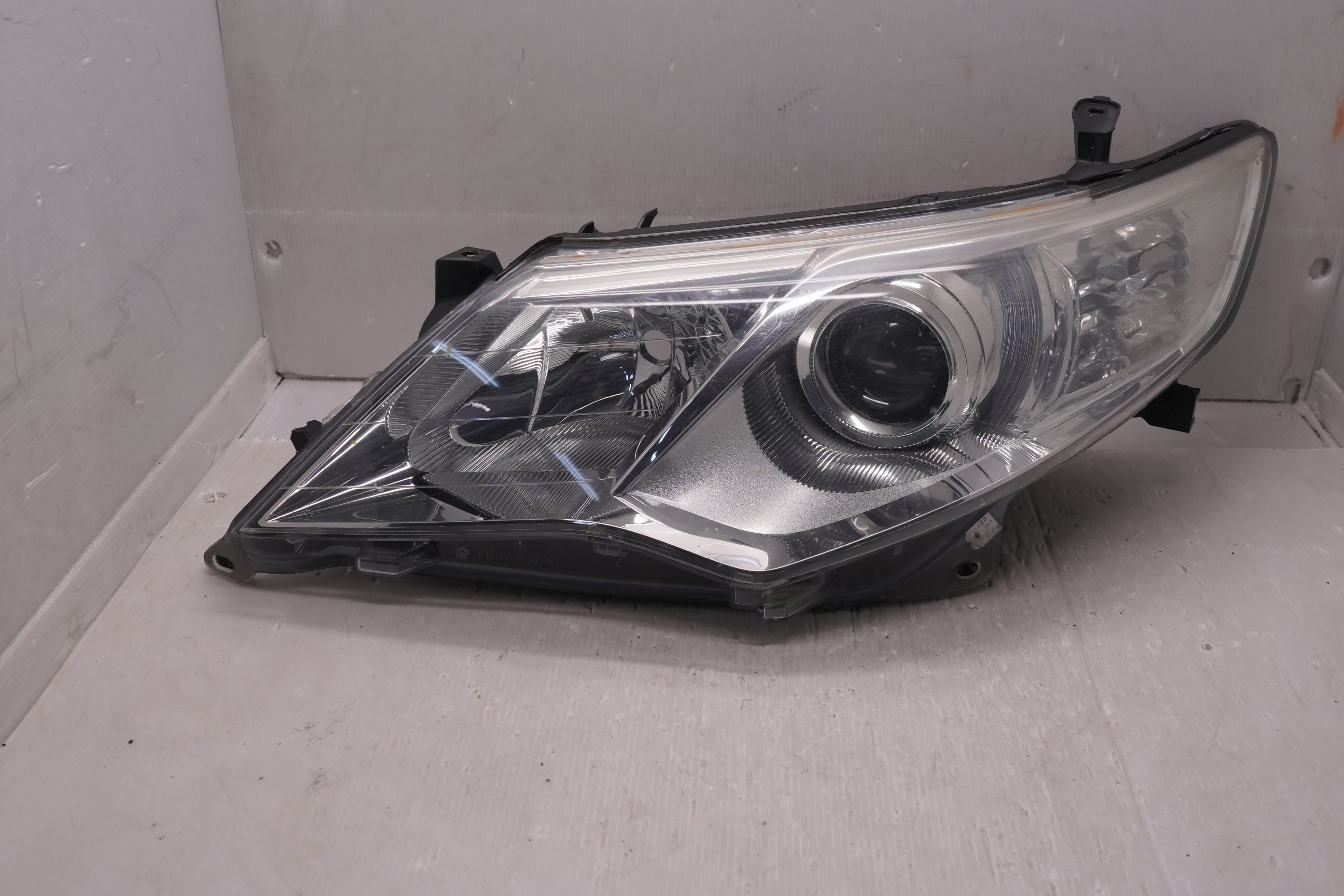 TOYOTA CAMRY XLE 2012-2014 HALOGEN L.H.S HEADLIGHT GENUINE