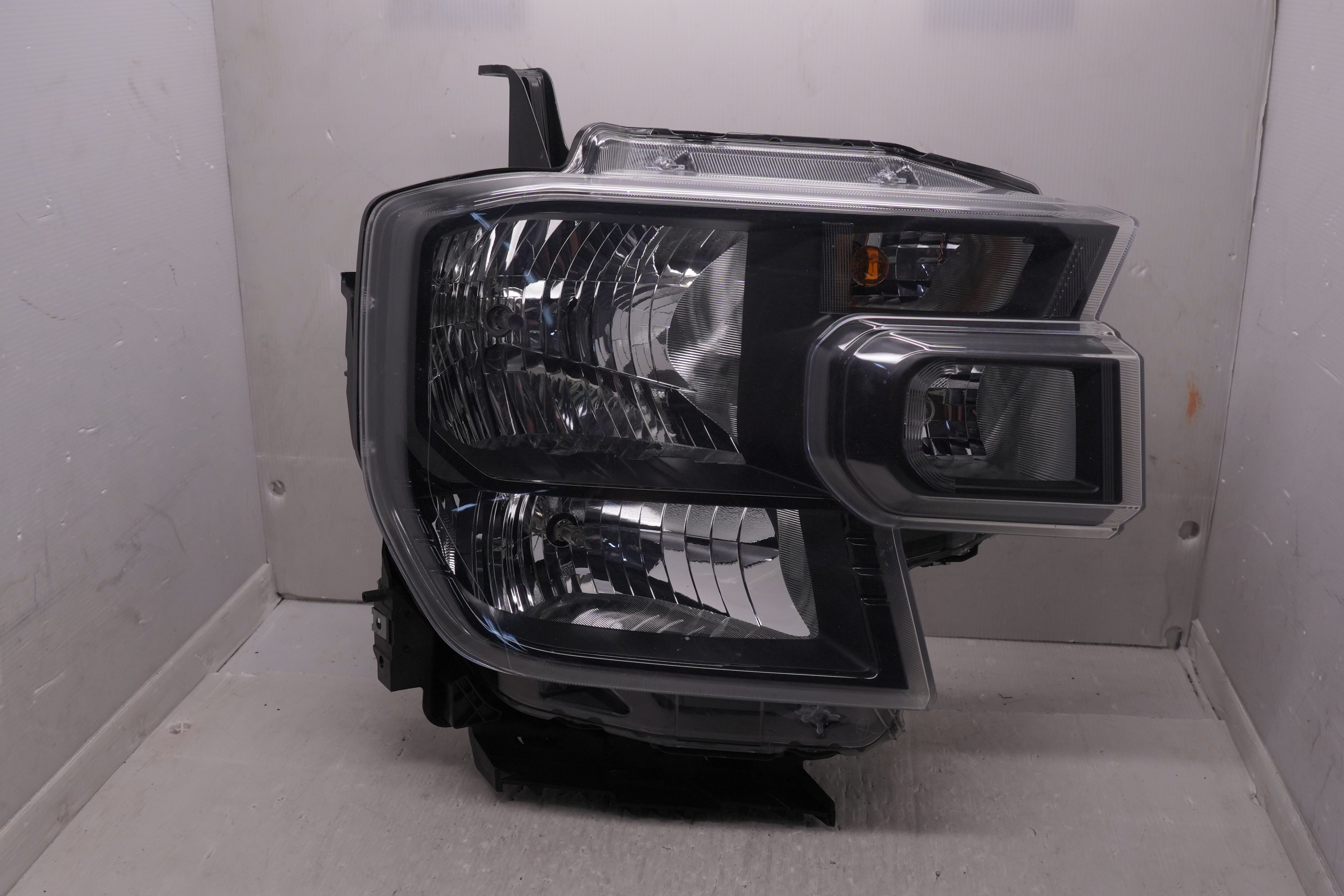 FORD EVEREST RANGER 2022-2024 HALOGEN R.H.S HEADLIGHT GENUINE