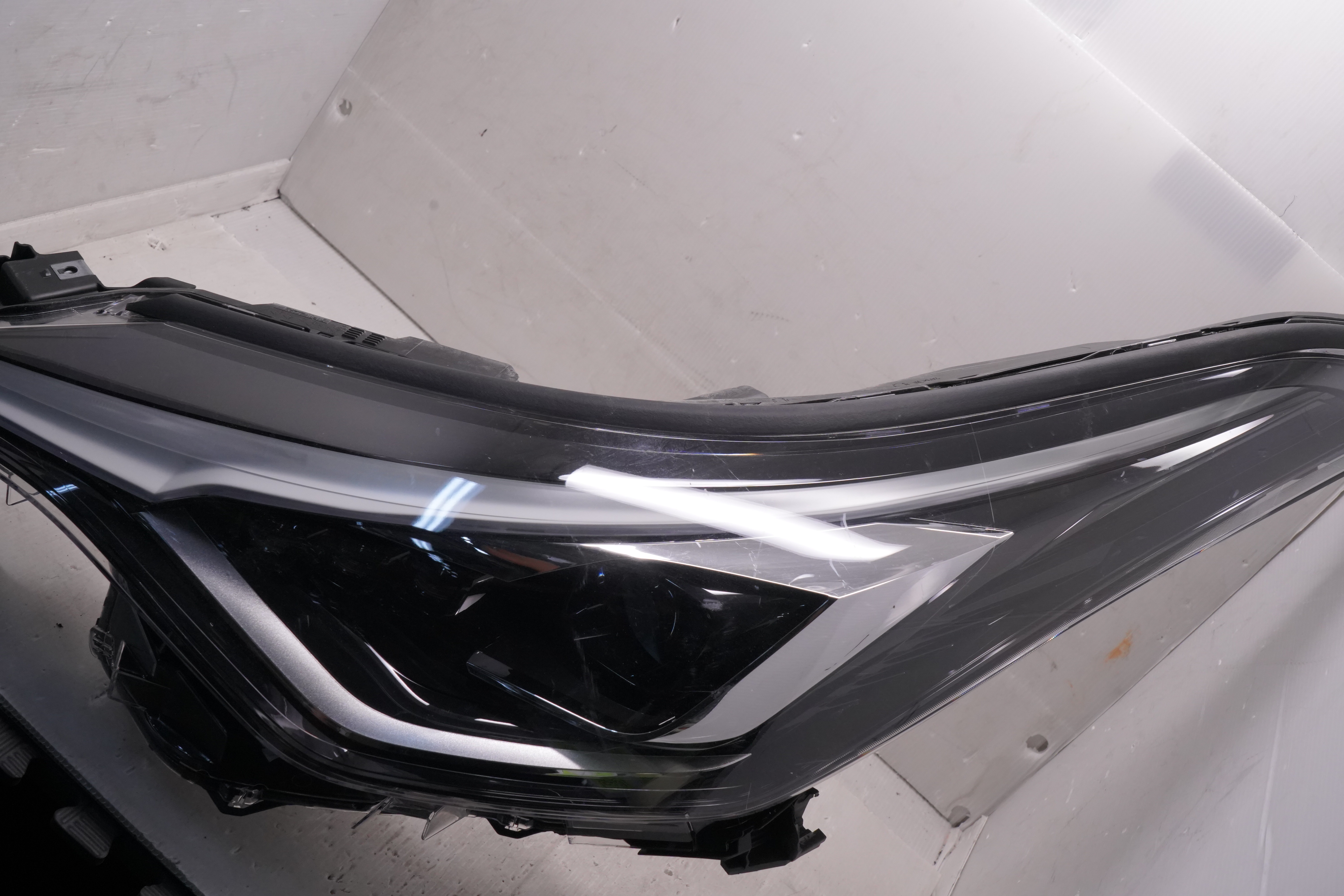 TOYOTA C-HR NGX50 2020-2023 LED L.H.S HEADLIGHT GENUINE