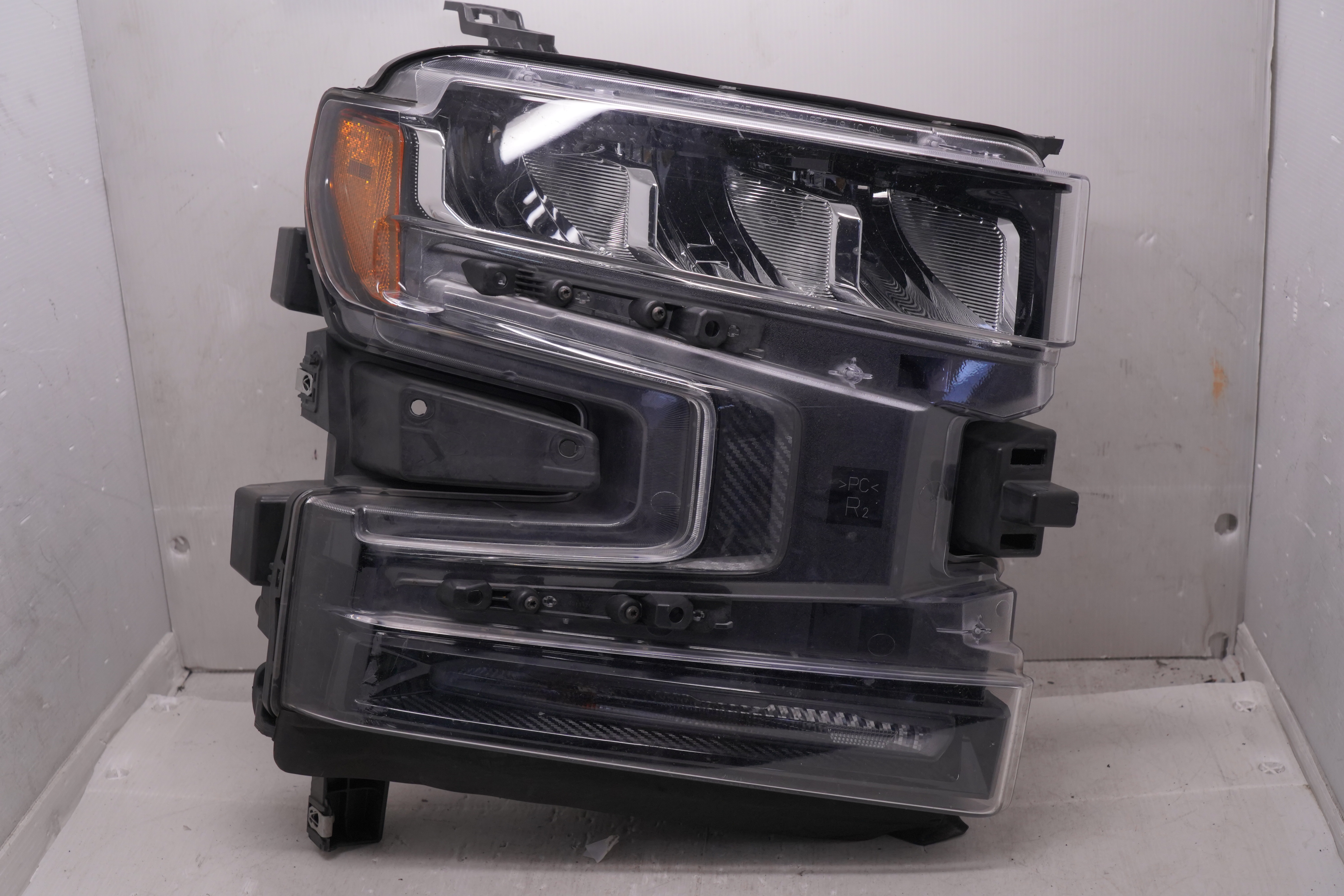 CHEVROLET SLIVERADO 1500 2019-2022 LED R.H.S HEADLIGHT GENUINE