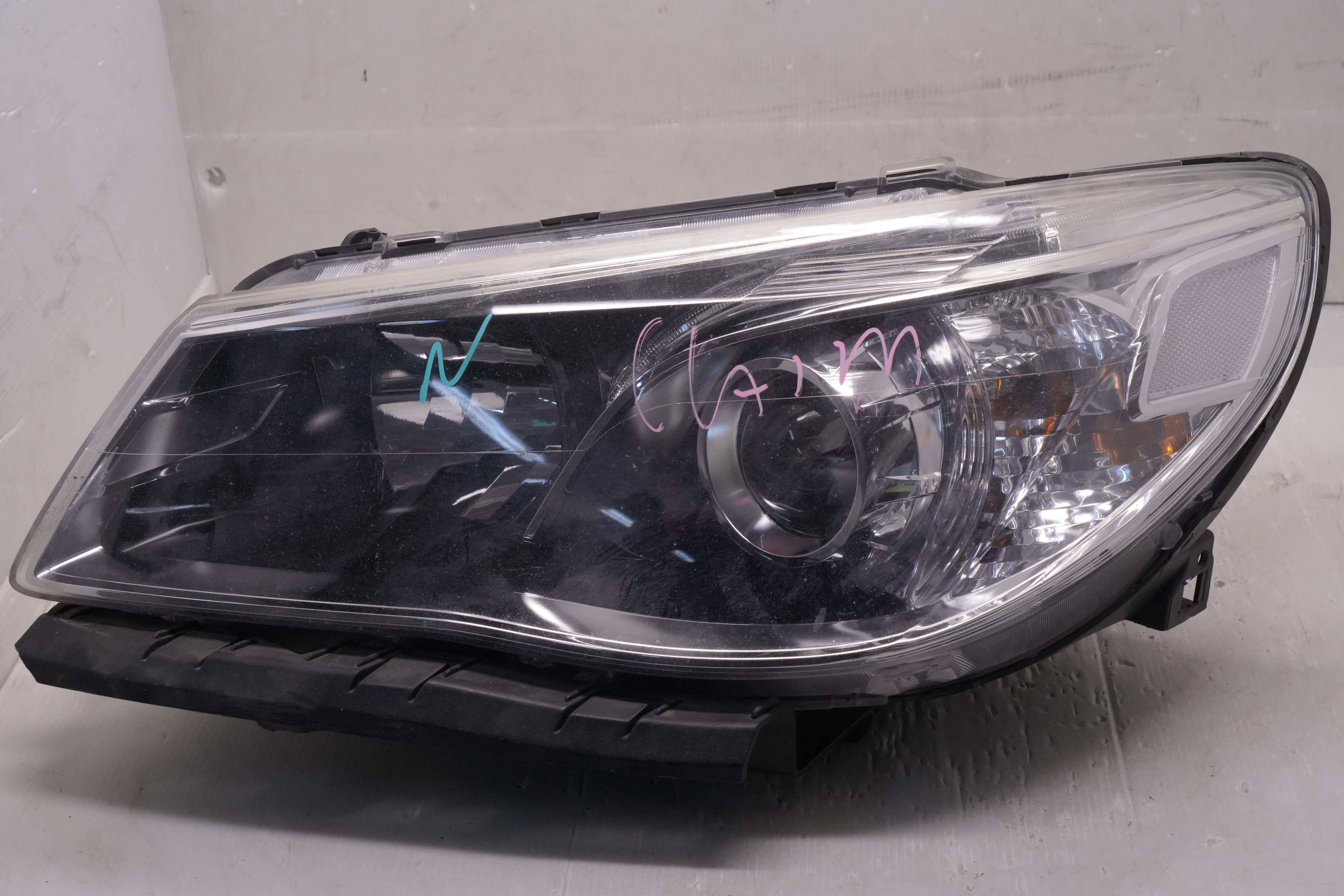 HOLDEN COMMODORE VF SV6 2013-2017 LENS HALOGEN L.H.S HEADLIGHT GENUINE