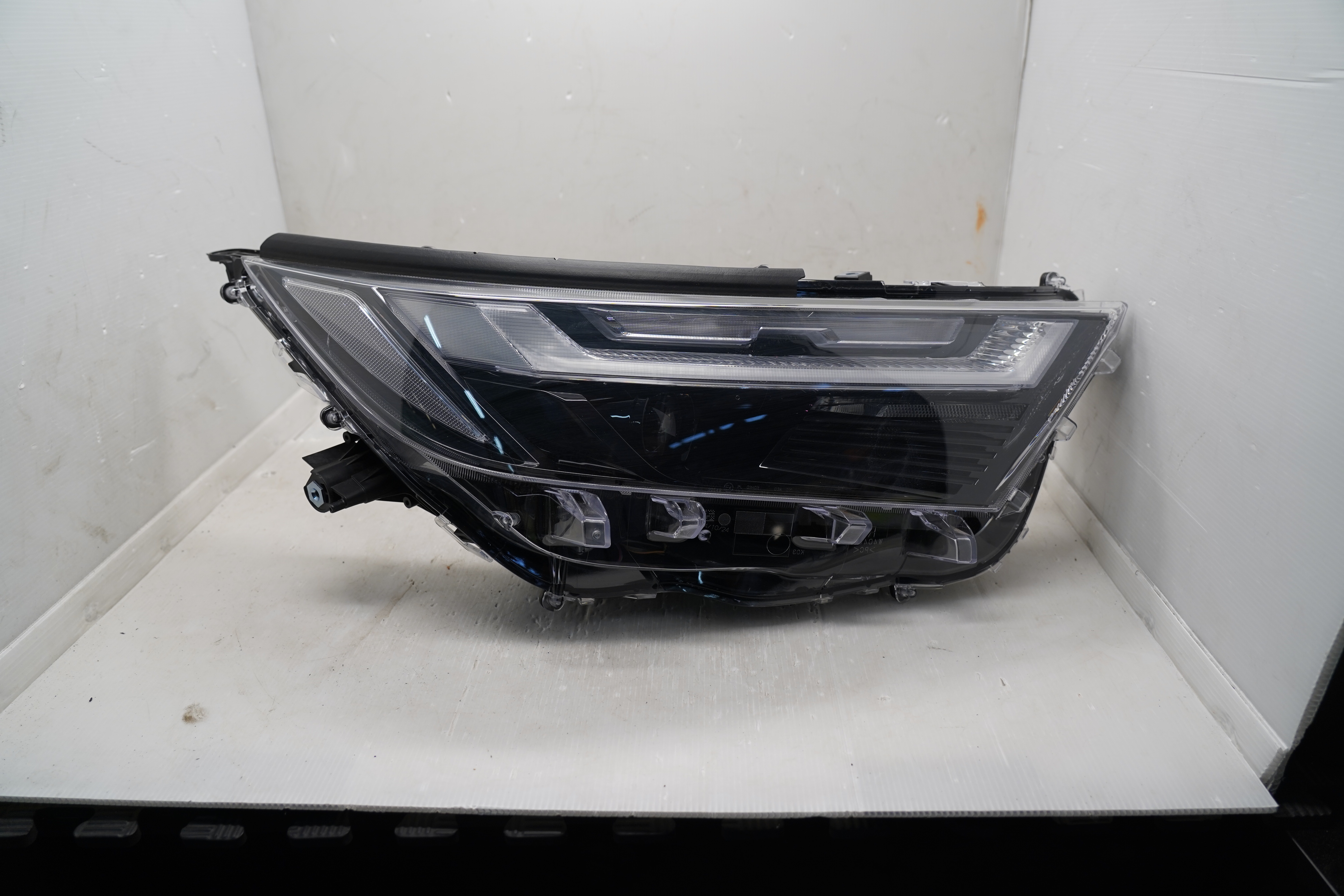 TOYOTA RAV4 2022-2023 LENS LED R.H.S HEADLIGHT GENUINE