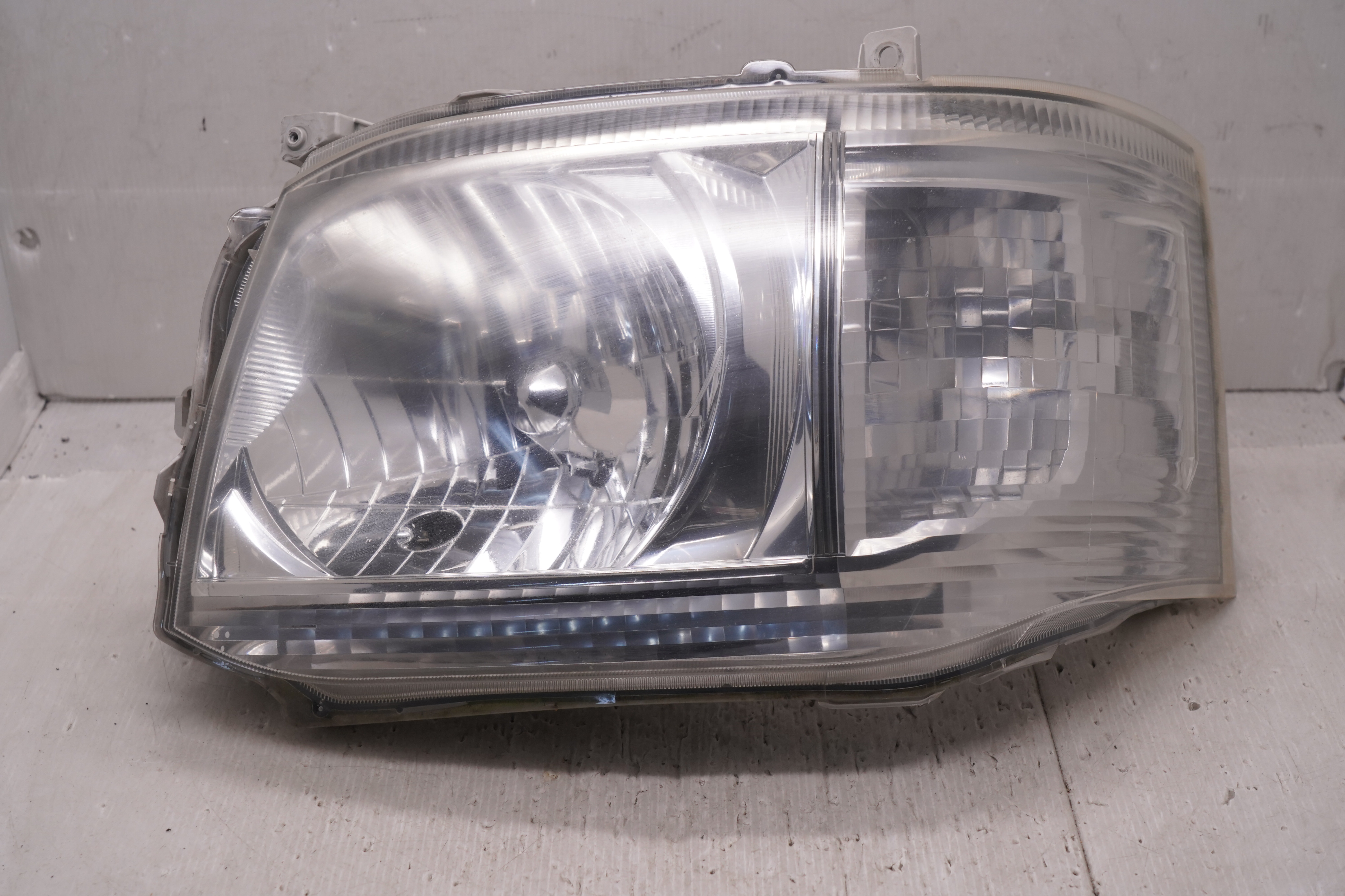 TOYOTA HIACE H200 2005-2010 HALOGEN L.H.S HEADLIGHT GENUINE