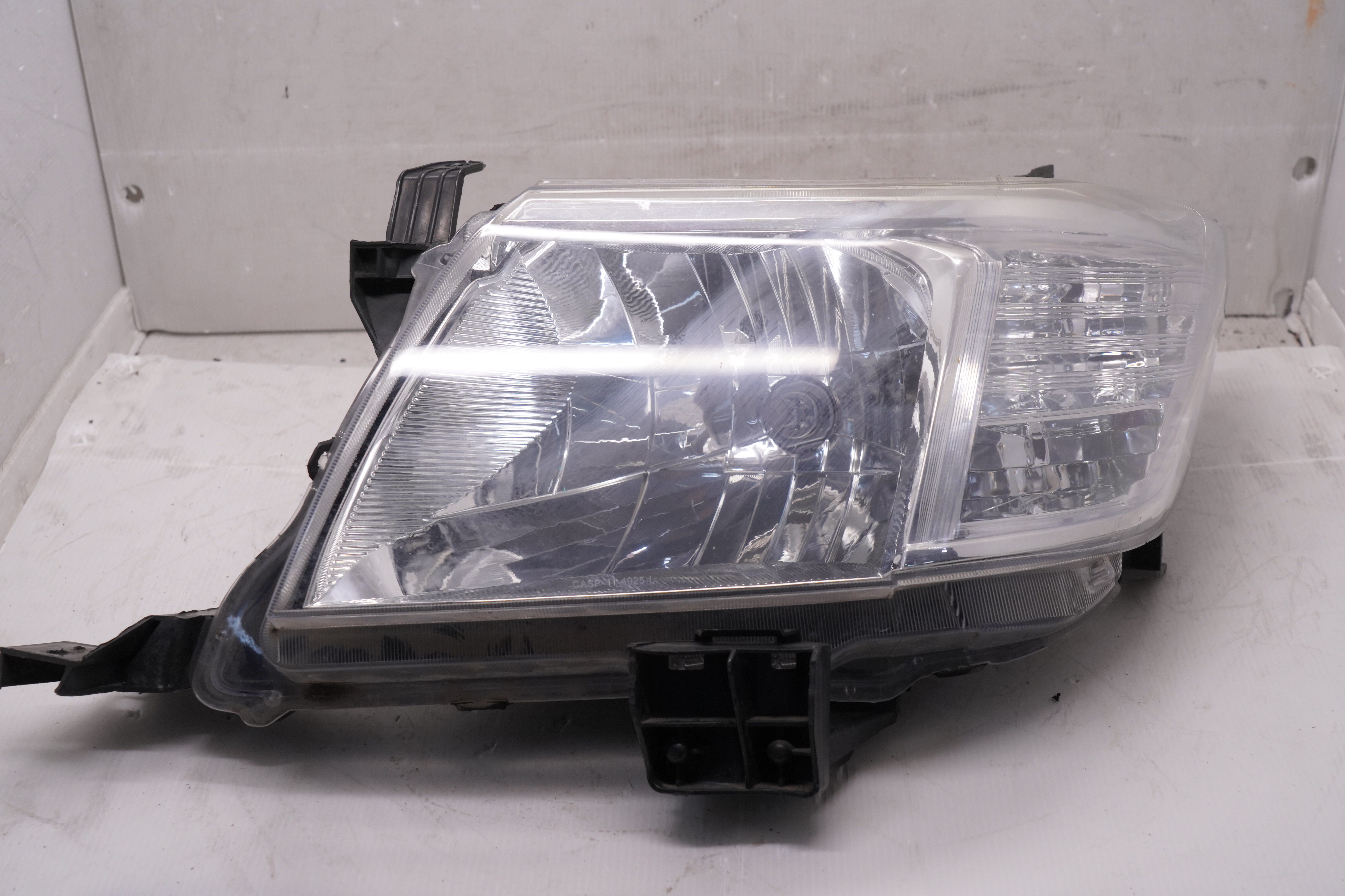 TOYOTA HILUX VIGO 2011-2014 HALOGEN L.H.S HEADLIGHT GENUINE