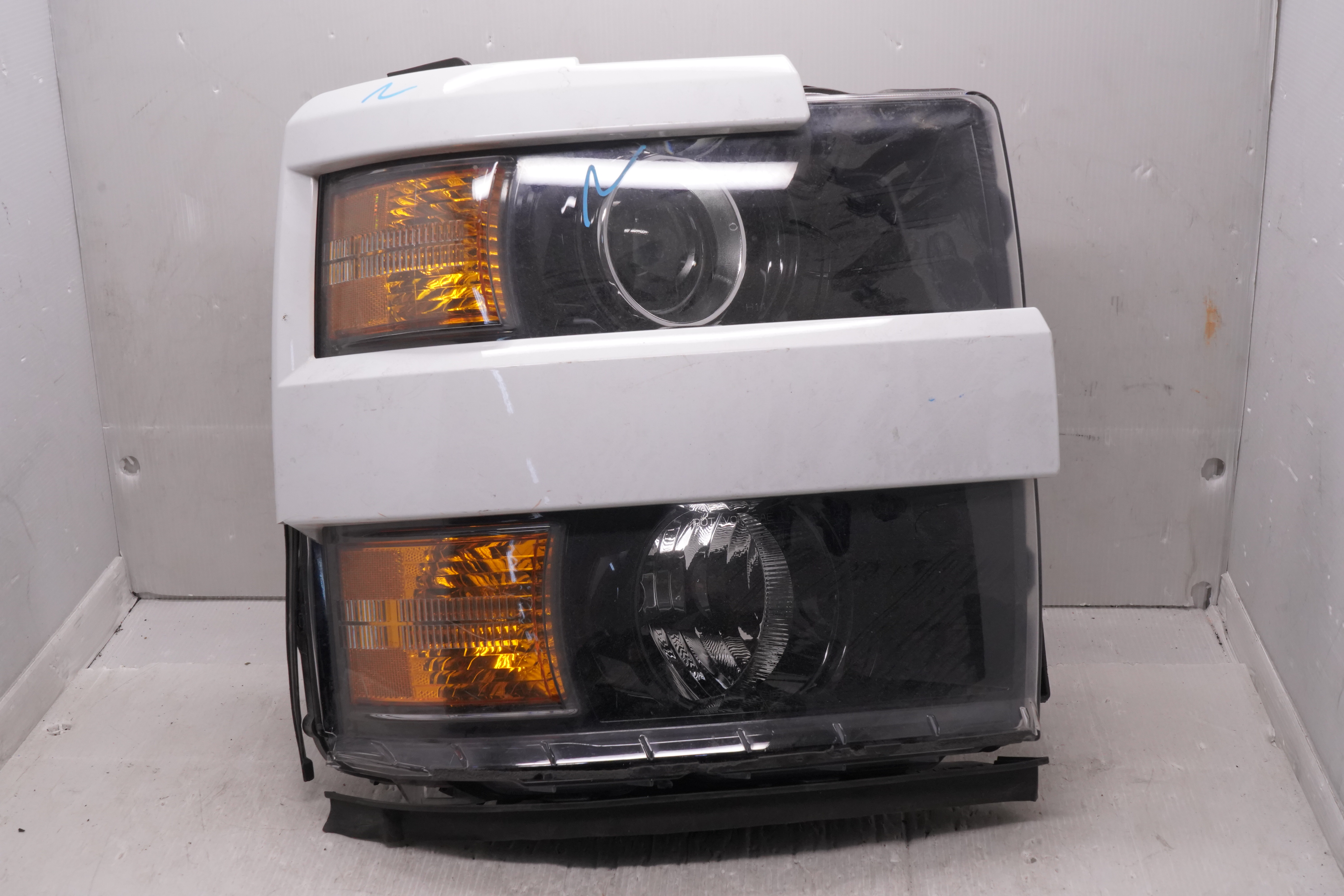 CHEVY SILVERADO 2500HD 3500 2015-2019 HALOGEN R.H.S HEADLIGHT GENUINE