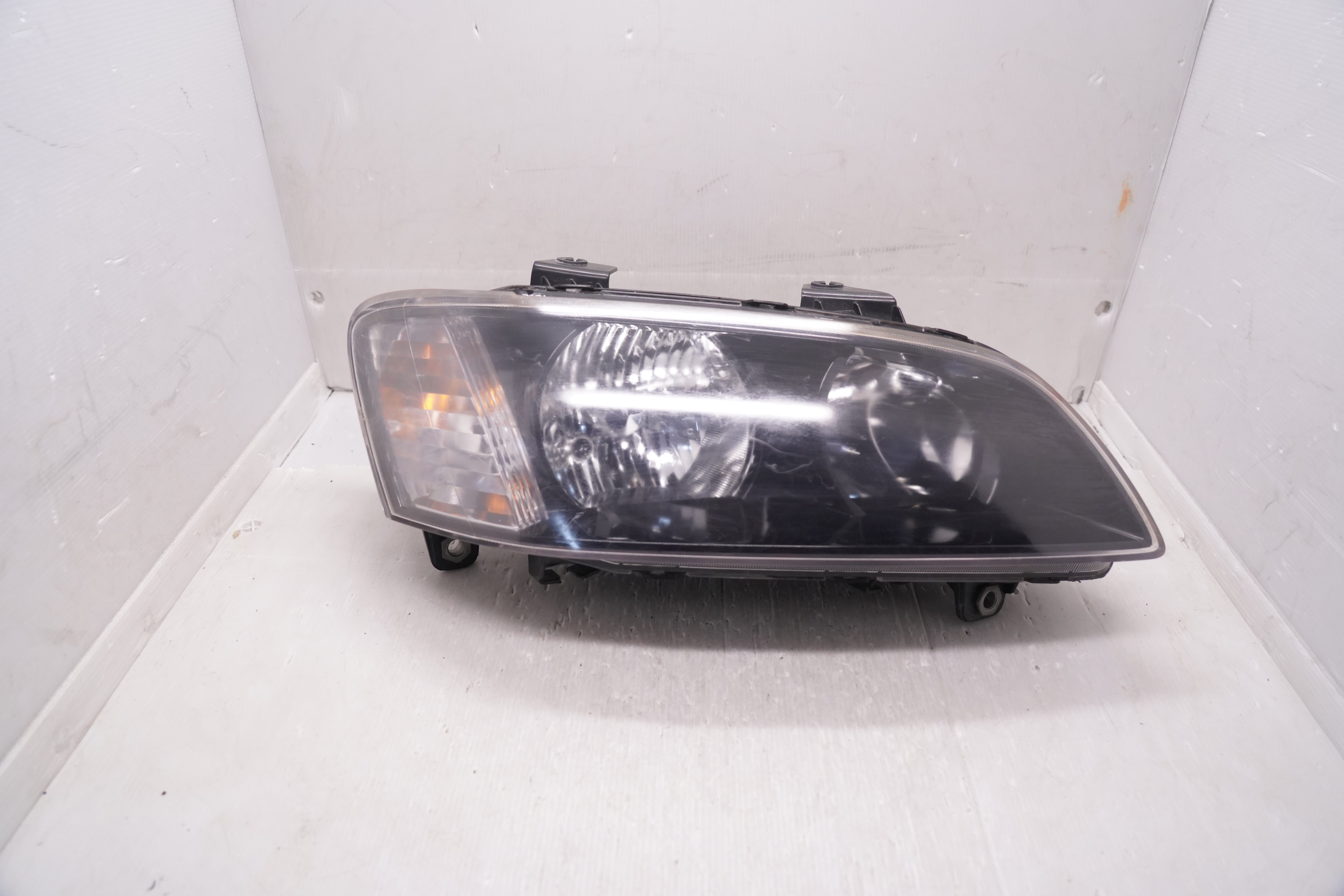 HOLDEN COMMODORE SV6 VE 2007-2010 HALOGEN L.H.S HEADLIGHT