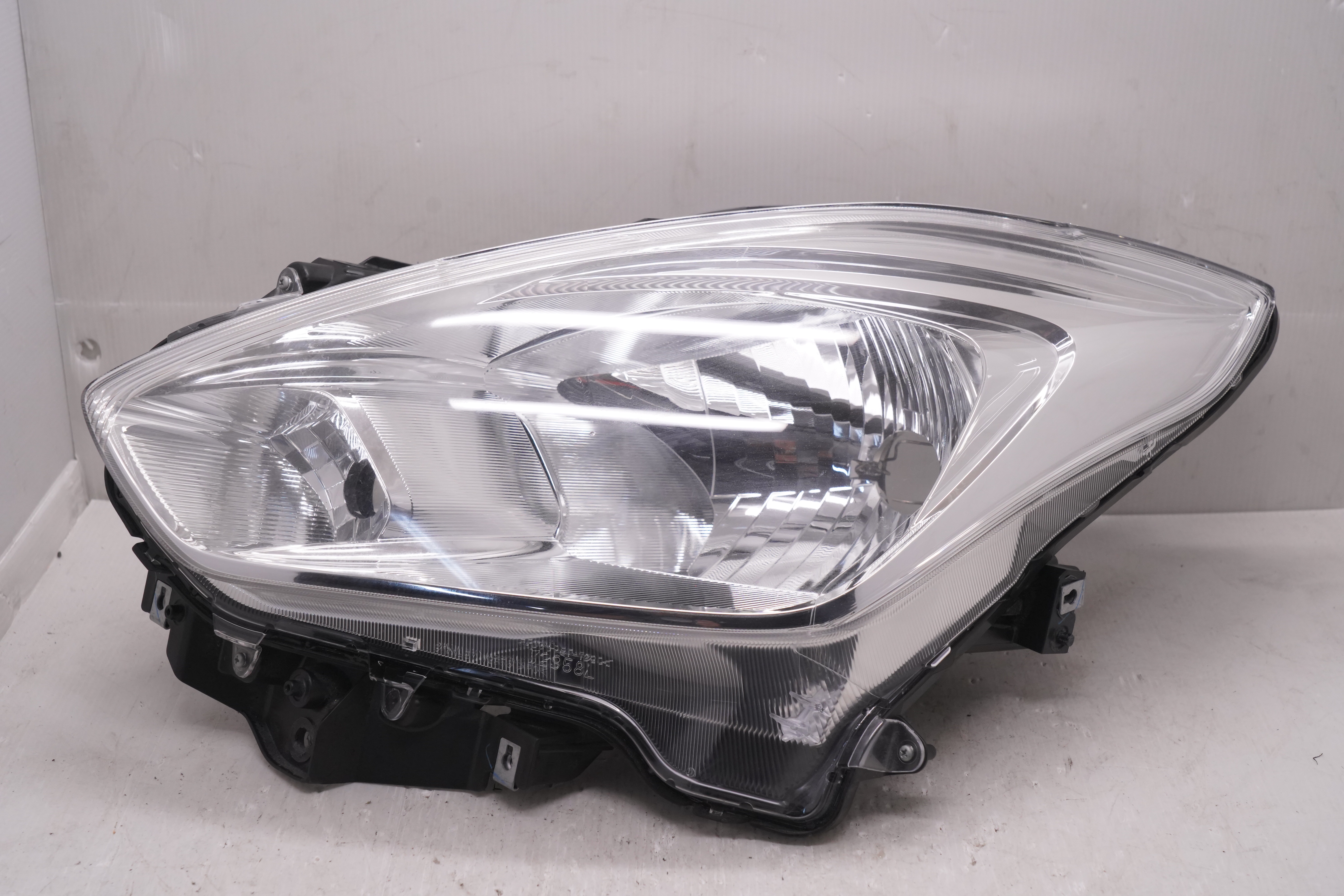 SUZUKI SWIFT 2017-2023 HALOGEN L.H.S HEADLIGHT GENUINE