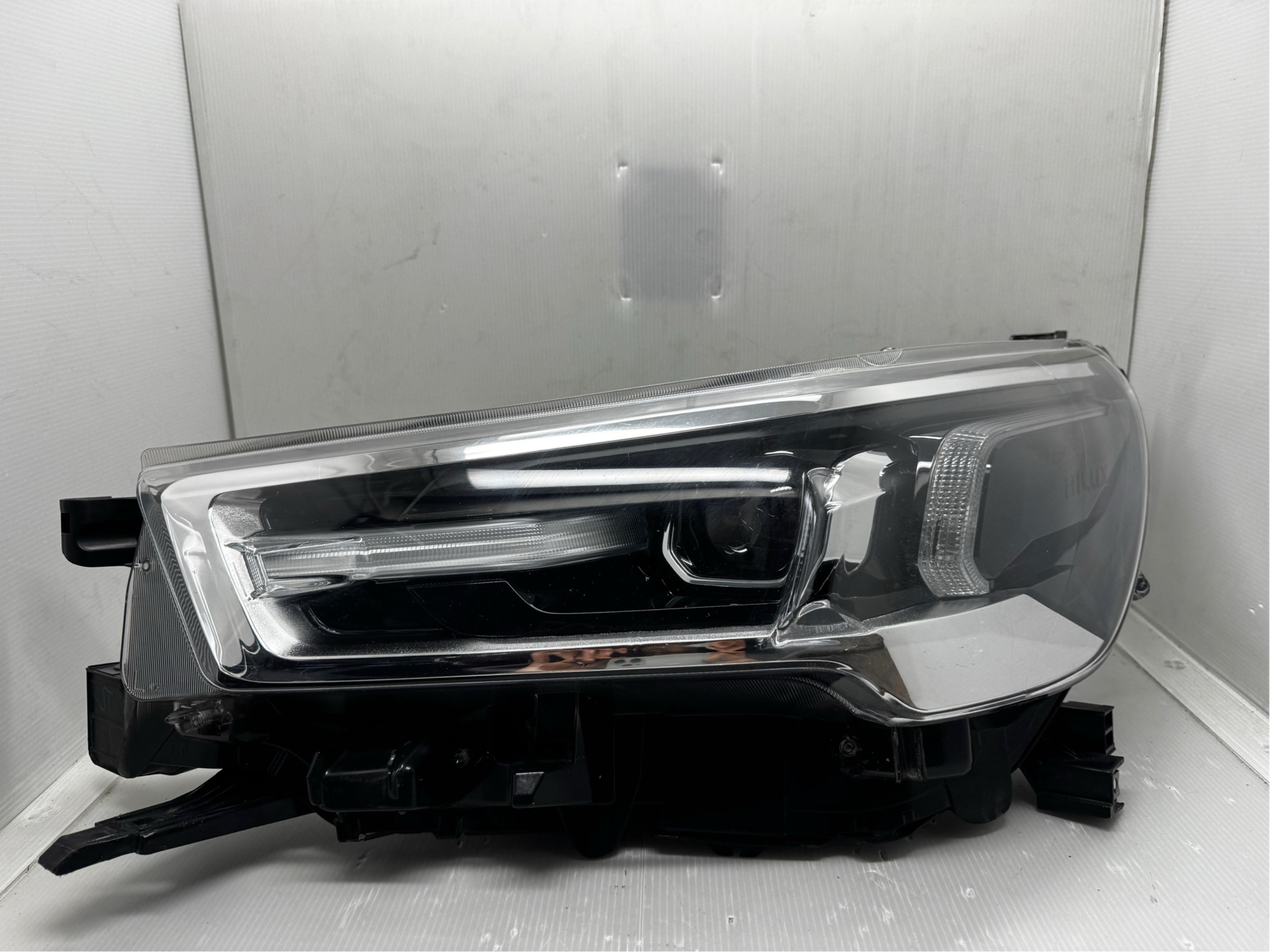 TOYOTA HILUX REVO 2020-2023 LED L.H.S HEADLIGHT GENUINE