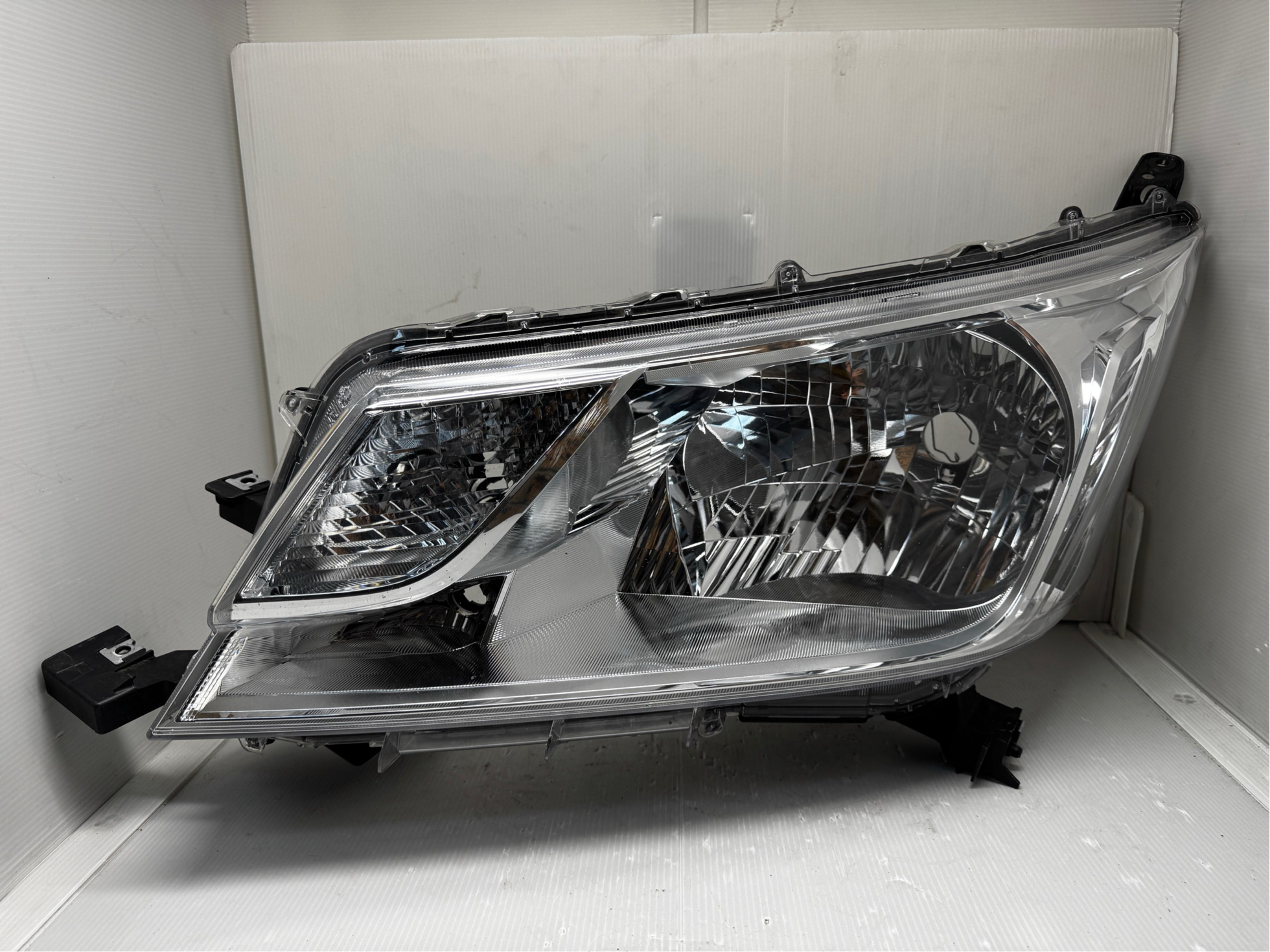 TOYOTA HIACE 2019-2022 HALOGEN L.H.S HEADLIGHT GENUINE