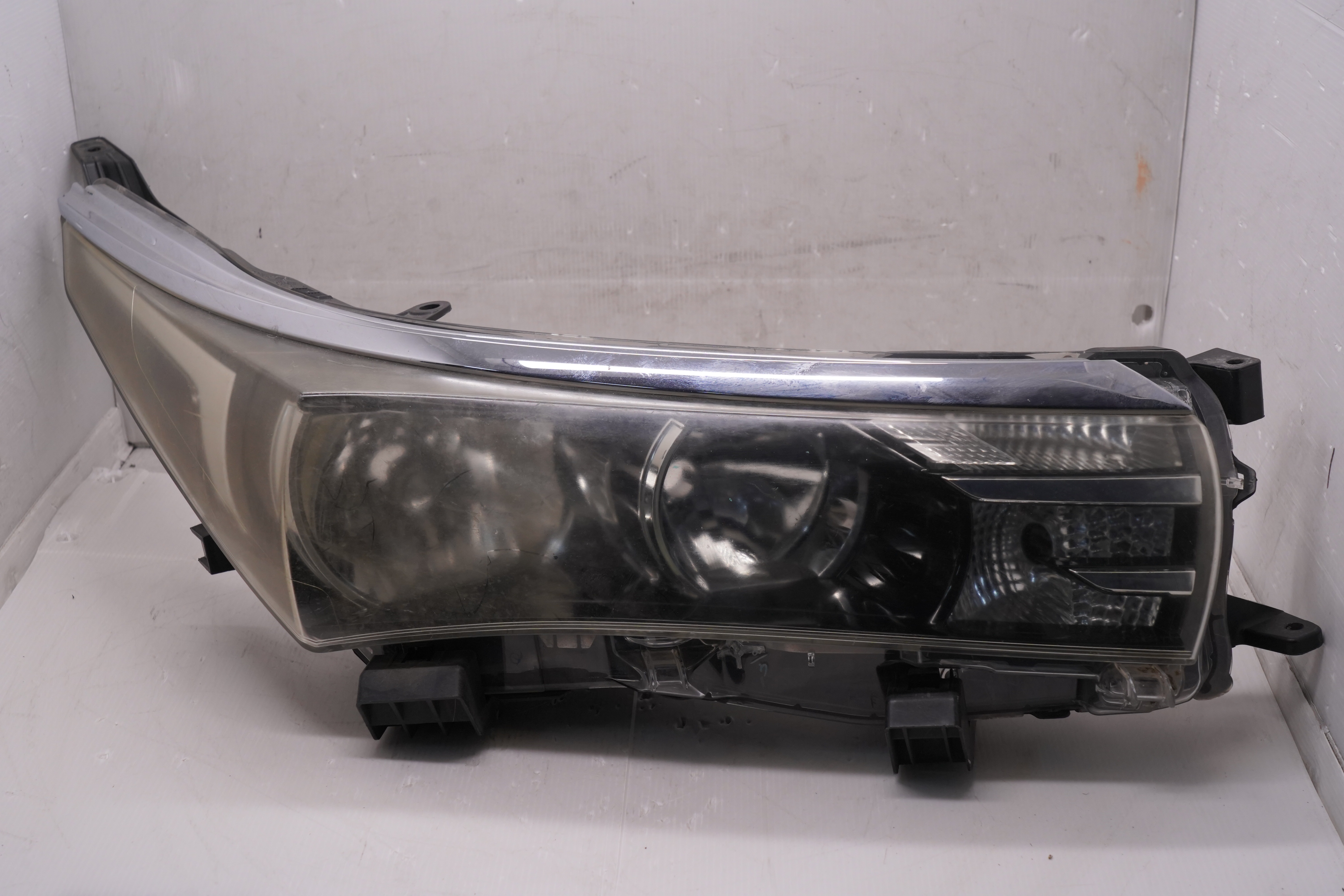 TOYOTA COROLLA/ALTIS 2013-2017 HALOGEN R.H.S HEADLIGHT GENUINE