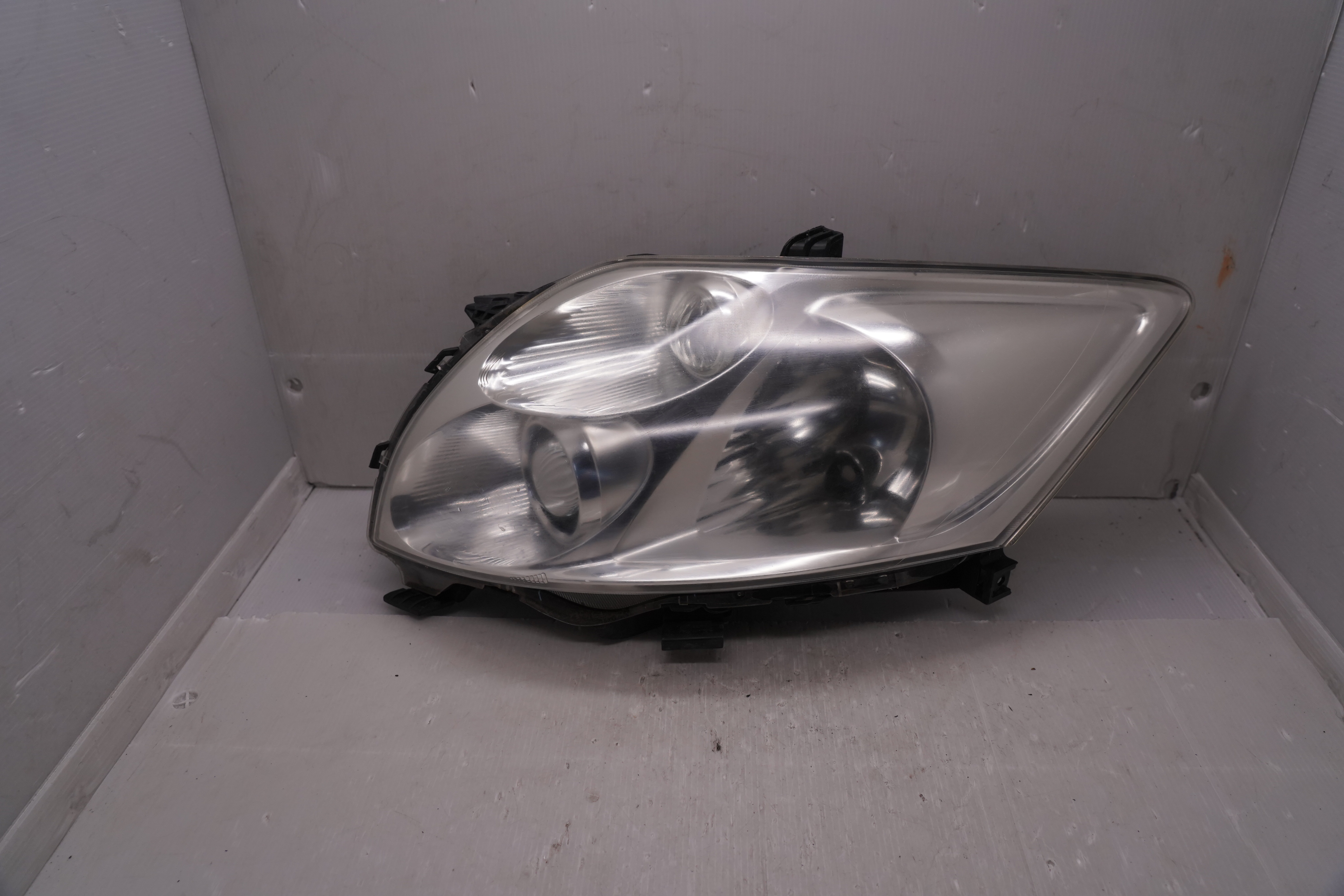 TOYOTA AURIS 2007-2012 HALOGEN L.H.S HEADLIGHT GENUINE