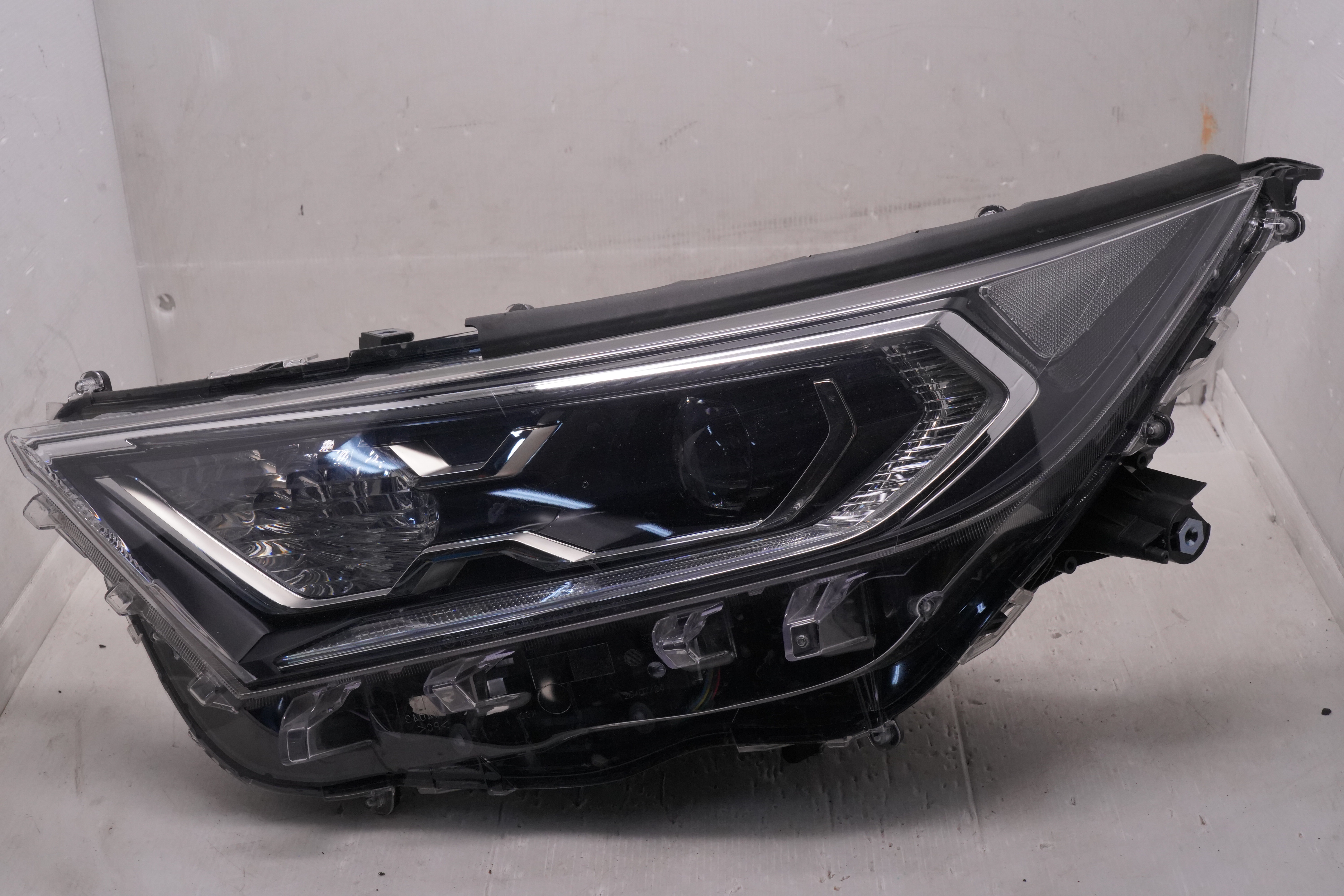 TOYOTA RAV4 V XA50 2019-2021 LED L.H.S HEADLIGHT GENUINE