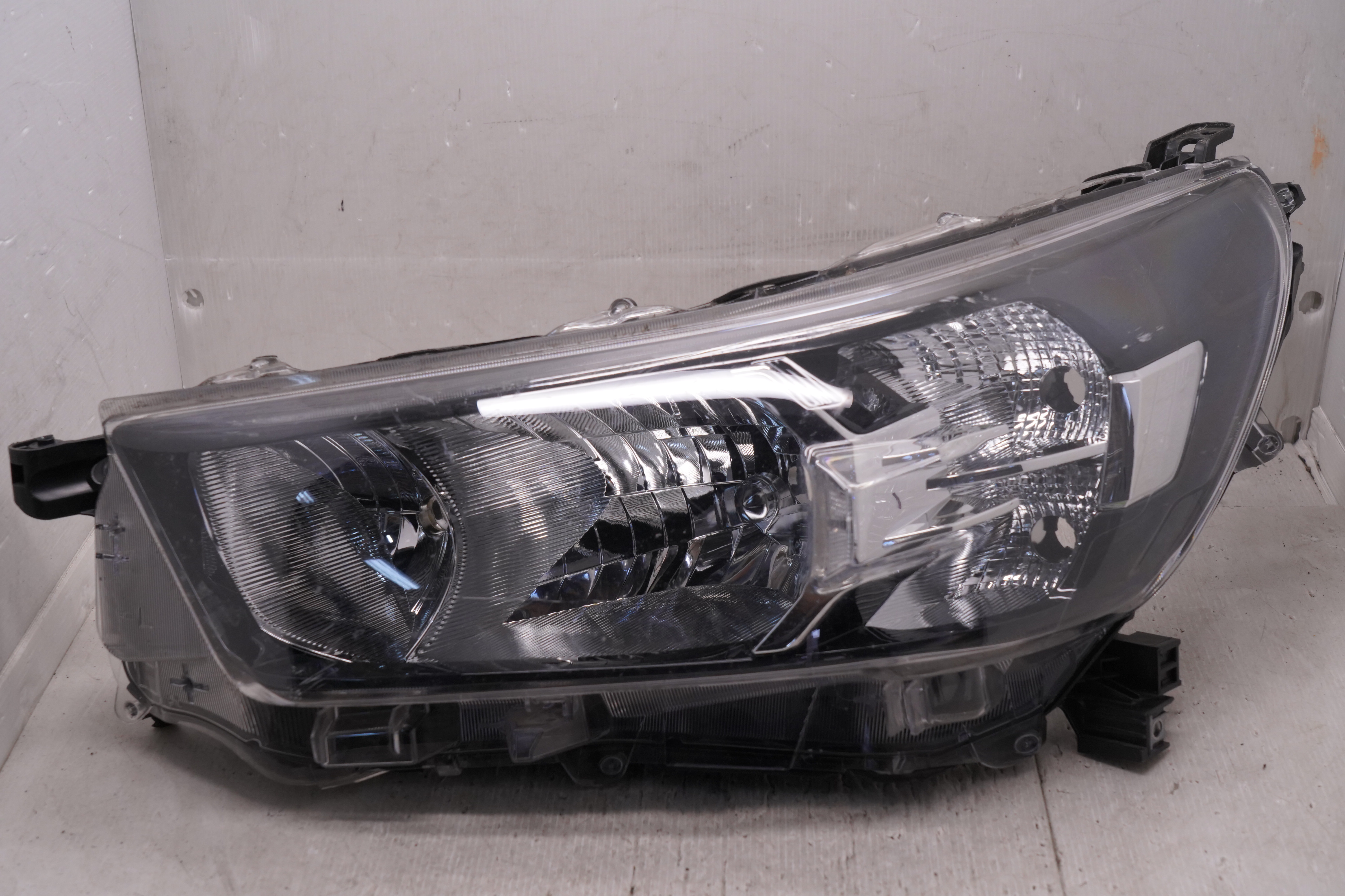 TOYOTA HILUX REVO 2020-2023 HALOGEN L.H.S HEADLIGHT GENUINE