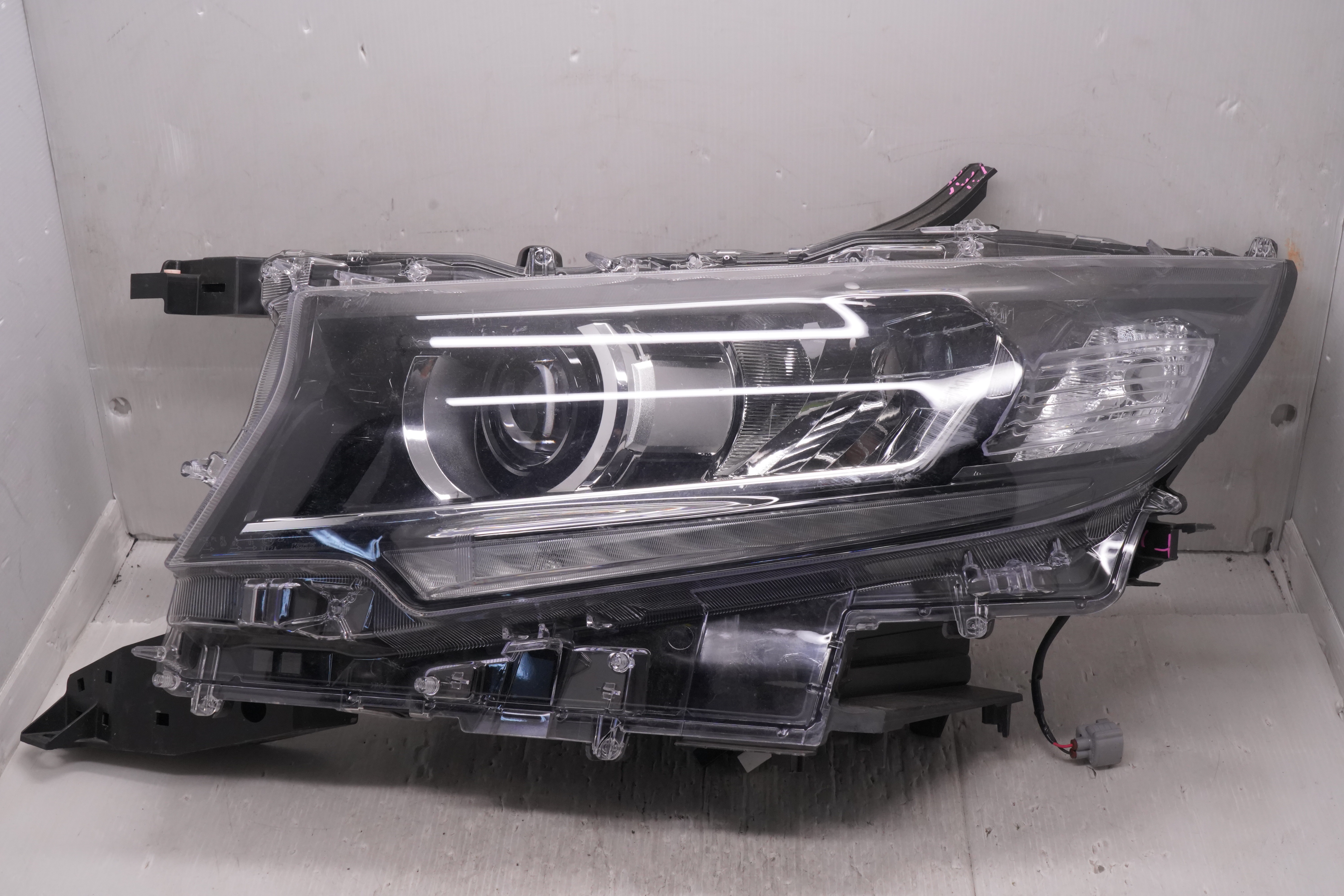 TOYOTA LANDCRUISER PRADO 150 GDJ150R 2018-2022 LED L.H.S HEADLIGHT GENUINE