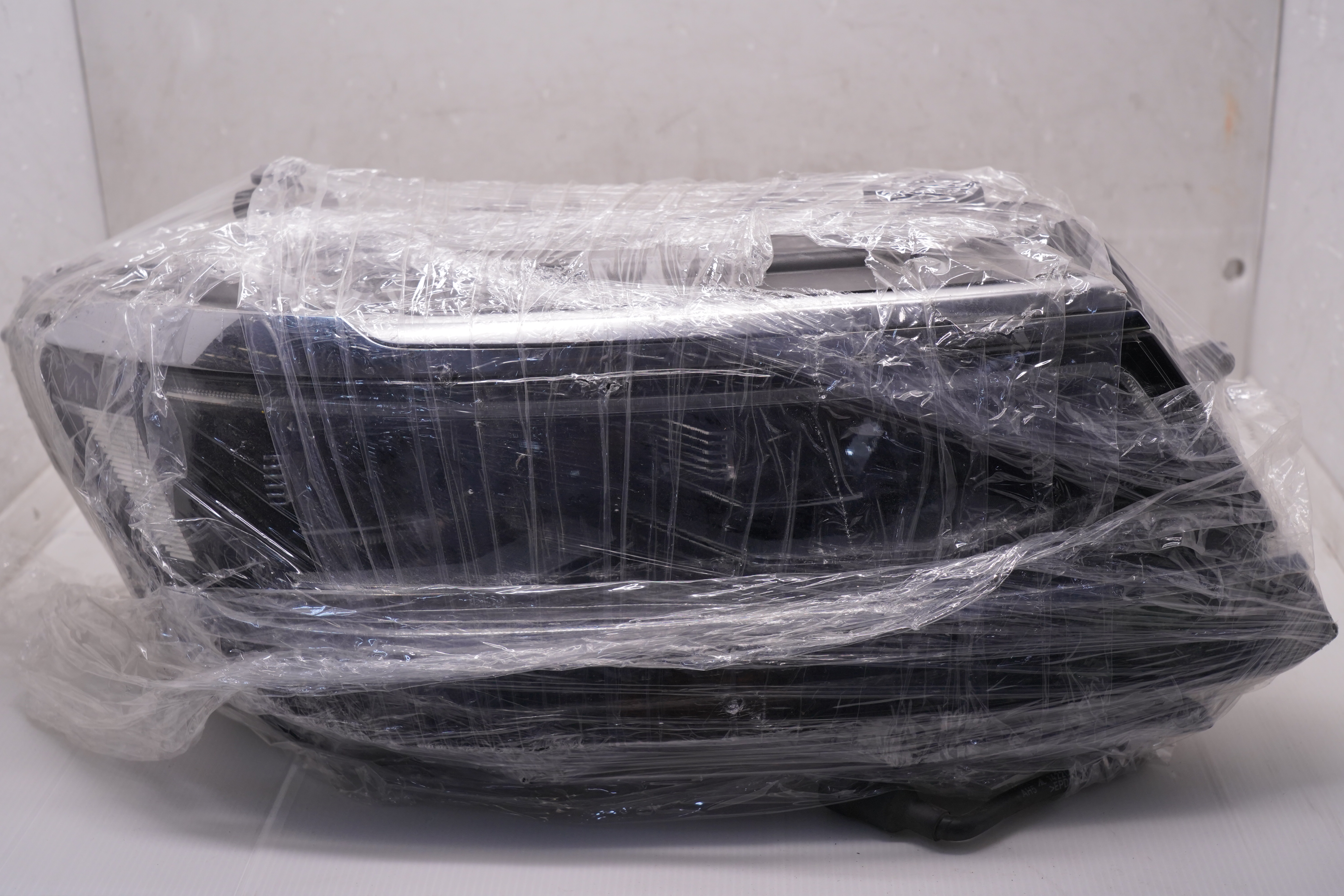 VOLKSWAGEN TIGUAN 2017-2020 LED R.H.S HEADLIGHT GENUINE