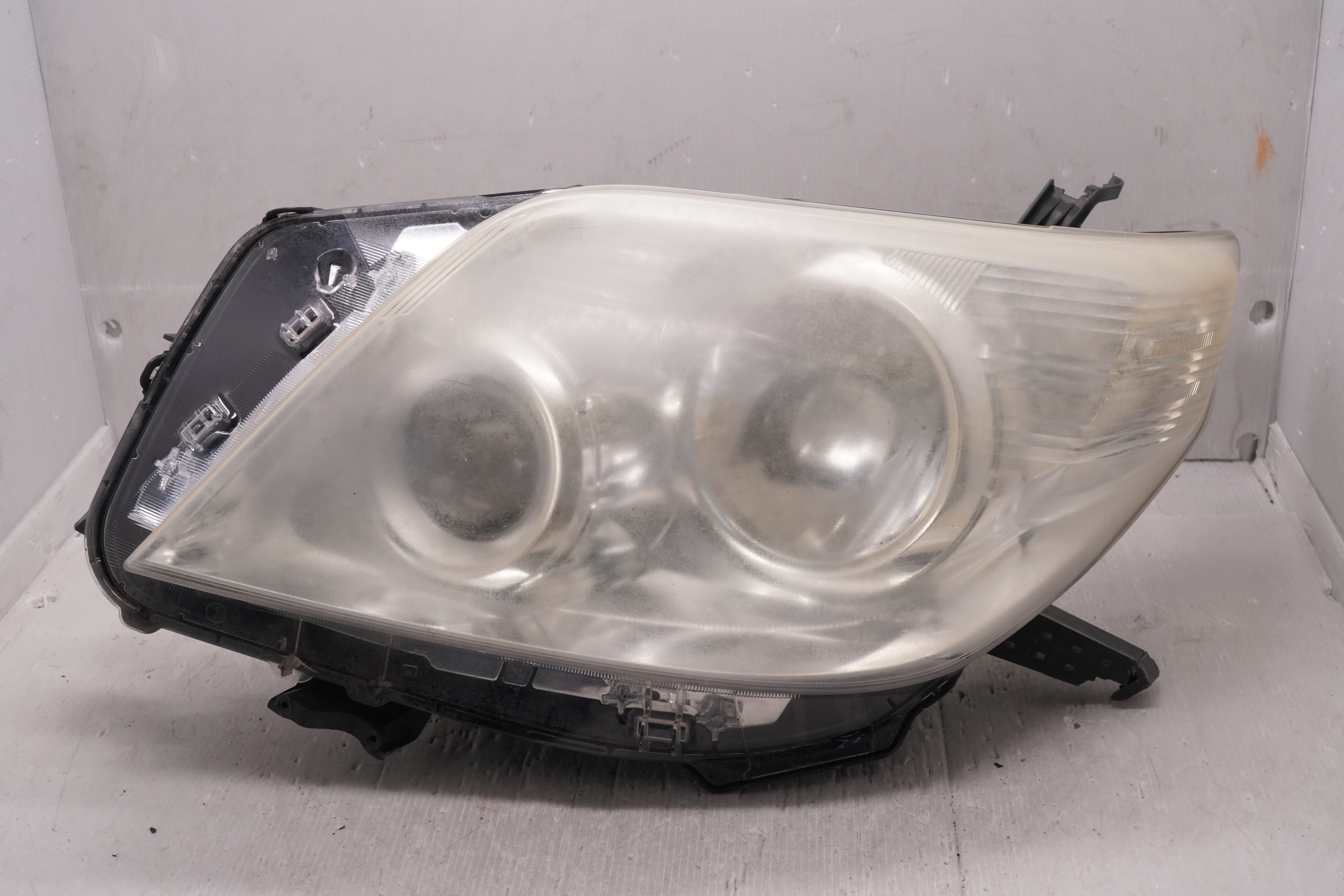 TOYOTA LANDCRUISER PRADO 150 KDJ150R 2010-2013 HALOGEN L.H.S HEADLIGHT GENUINE