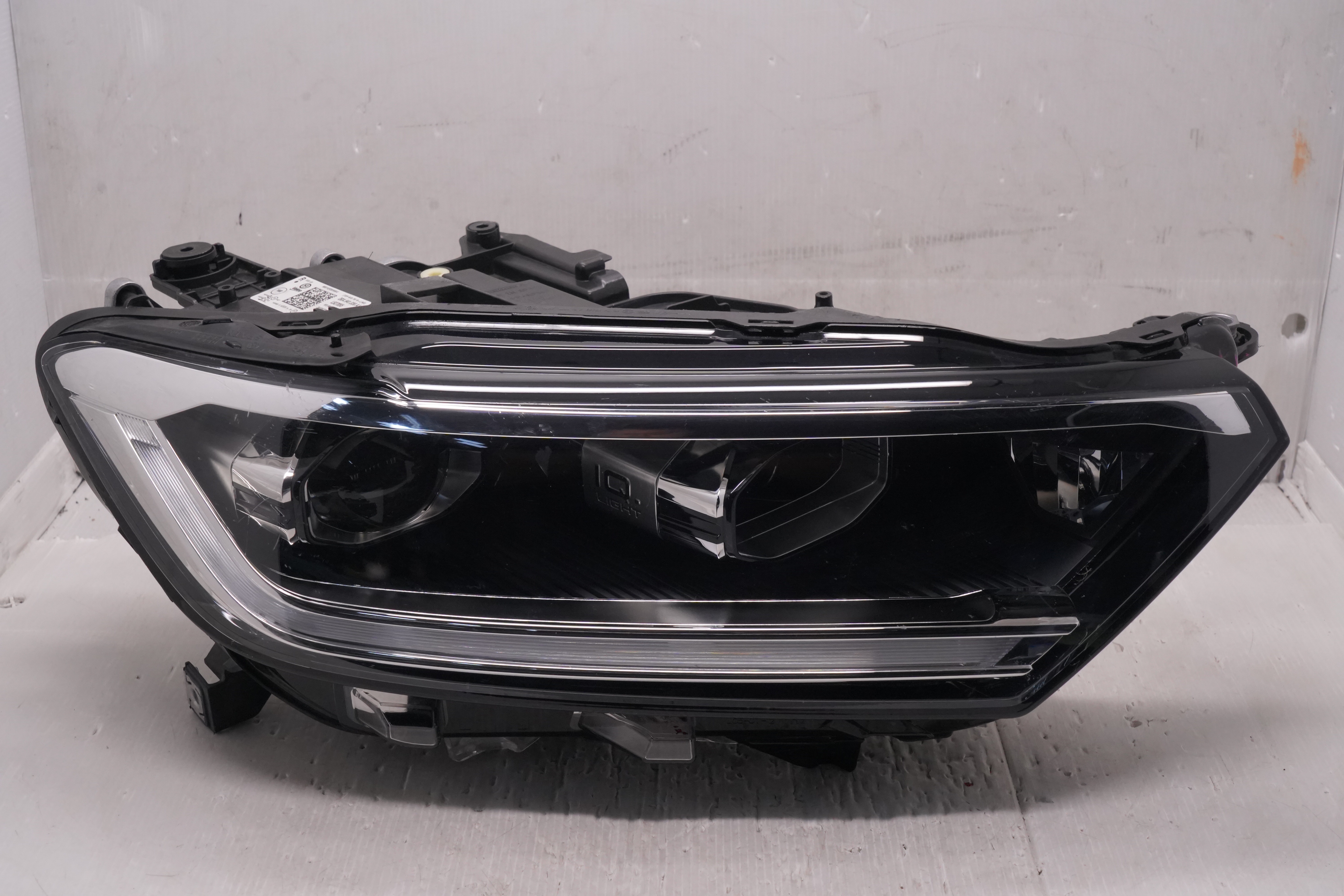 VOLKSWAGEN T-ROC 2021-2025 LED R.H.S HEADLIGHT GENUINE