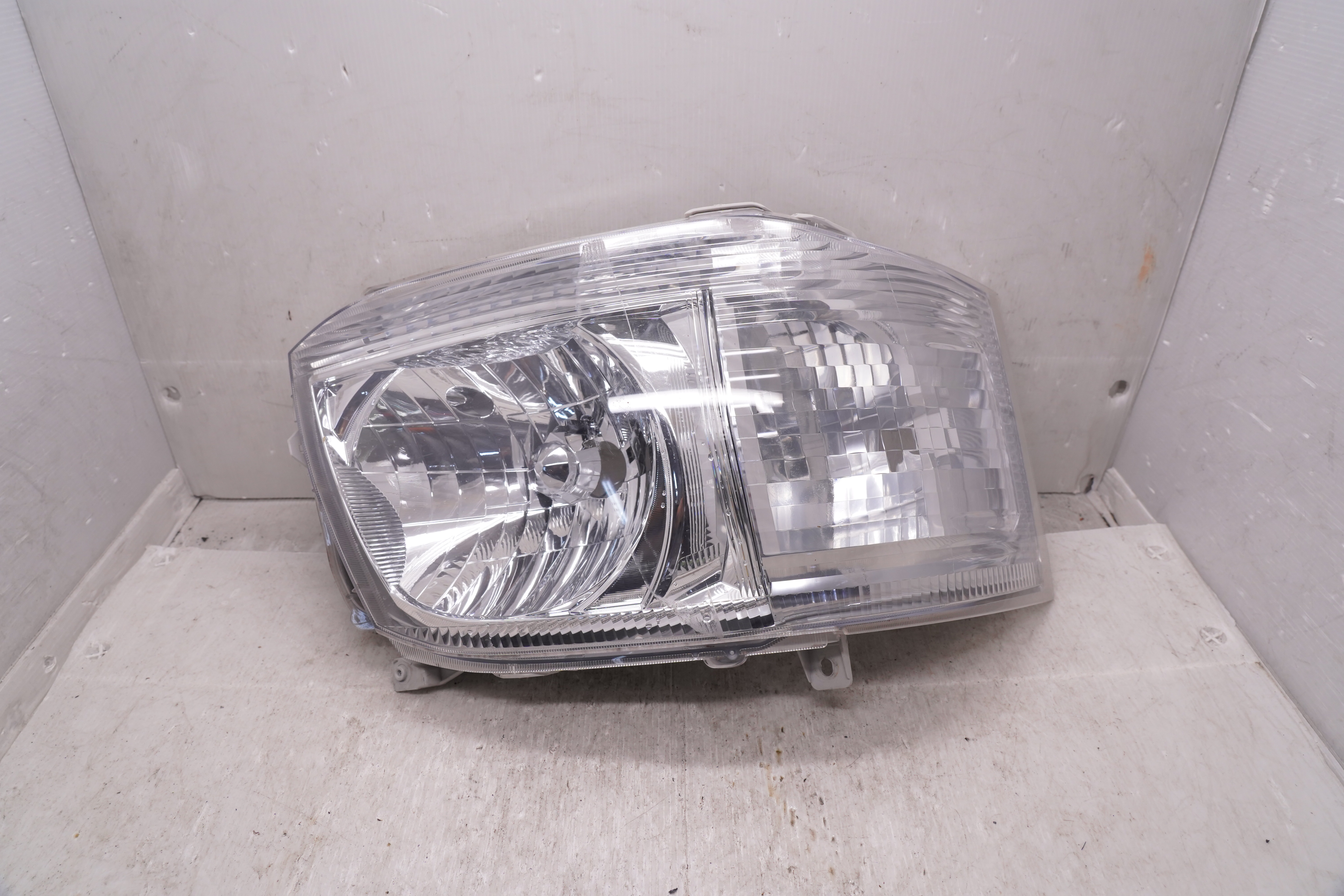 Toyota HIACE H200 2005-2010 HALOGEN R.H.S HEADLIGHT GENUINE