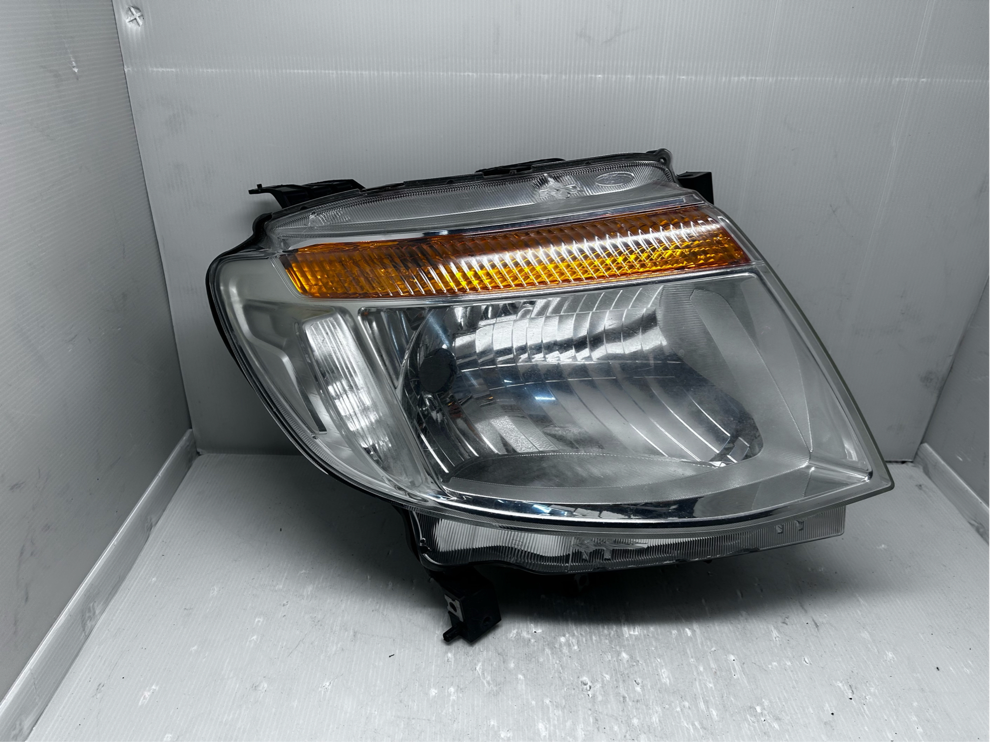 FORD RANGER 2012-2014 HALOGEN R.H.S HEADLIGHT GENUINE