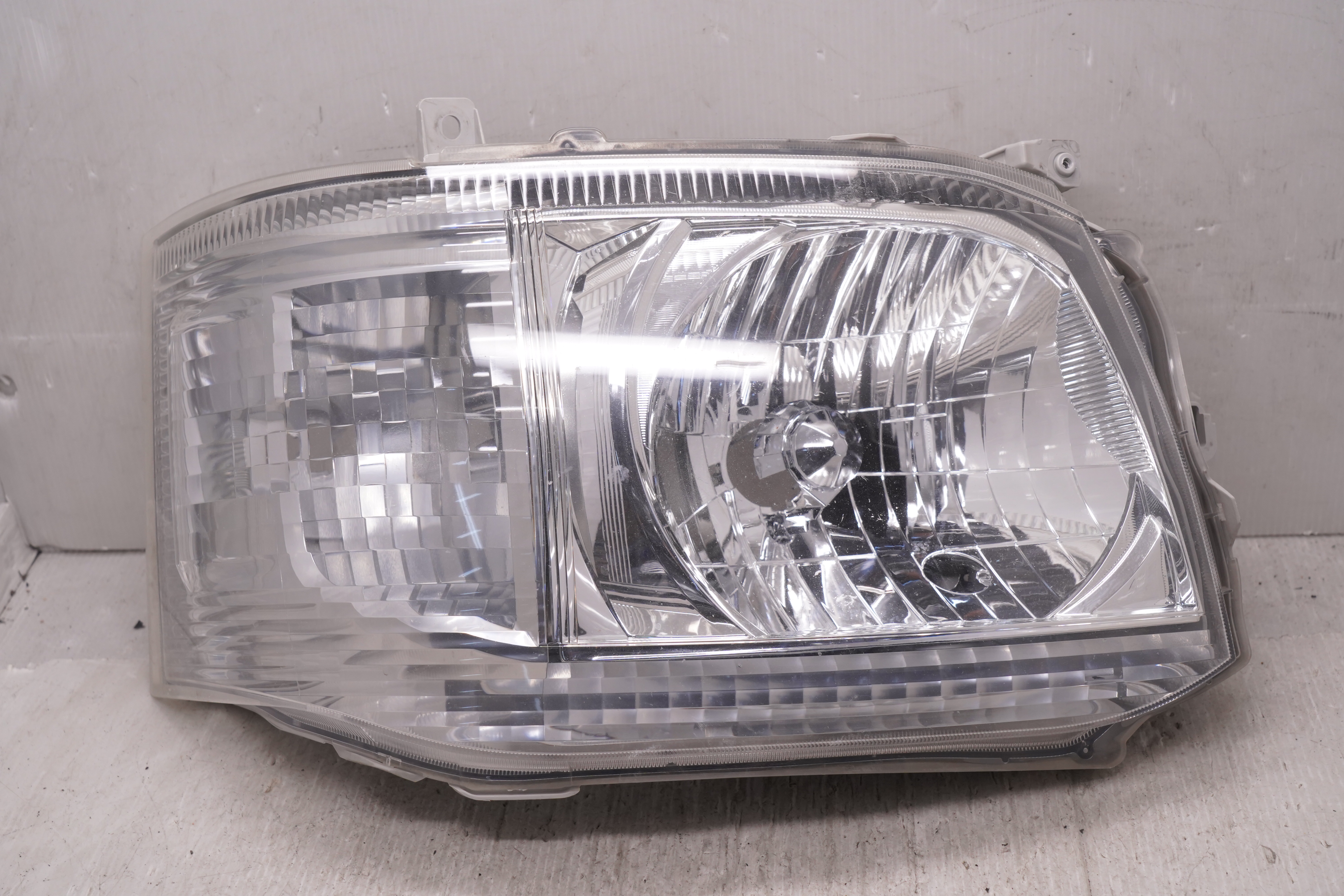 TOYOTA HIACE H200 2005-2010 HALOGEN R.H.S HEADLIGHT GENUINE