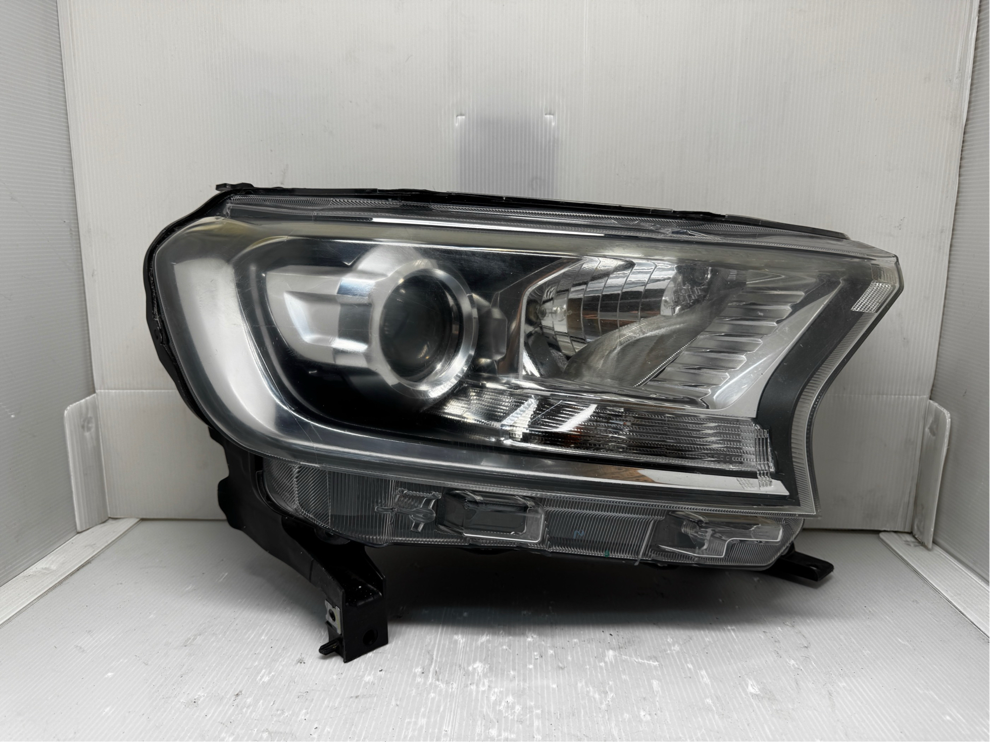 FORD EVEREST RANGER 2015-2019 LENS HALOGEN R.H.S HEADLIGHT GENUINE