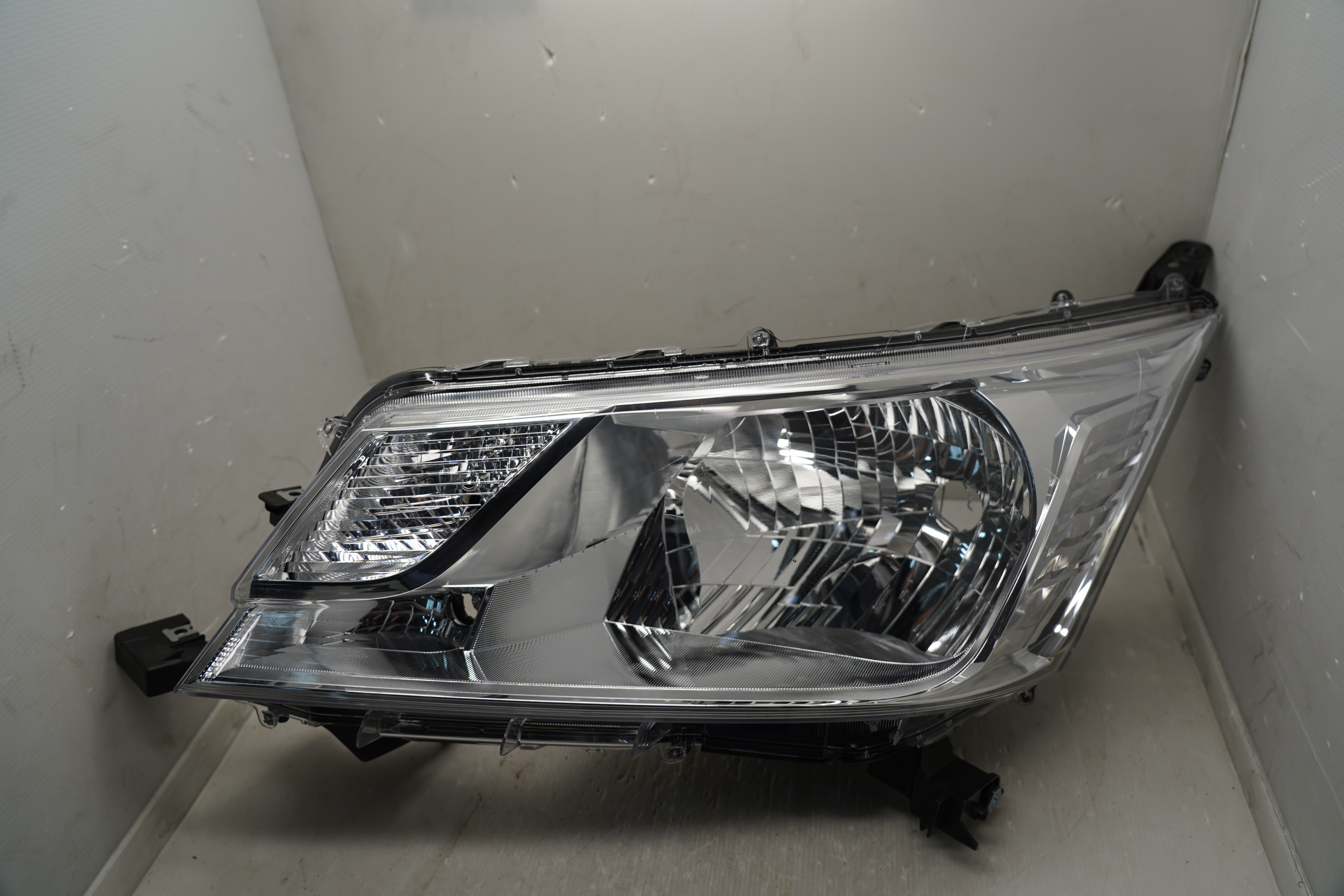 TOYOTA HIACE 2019-2022 HALOGEN L.H.S HEADLIGHT GENUINE