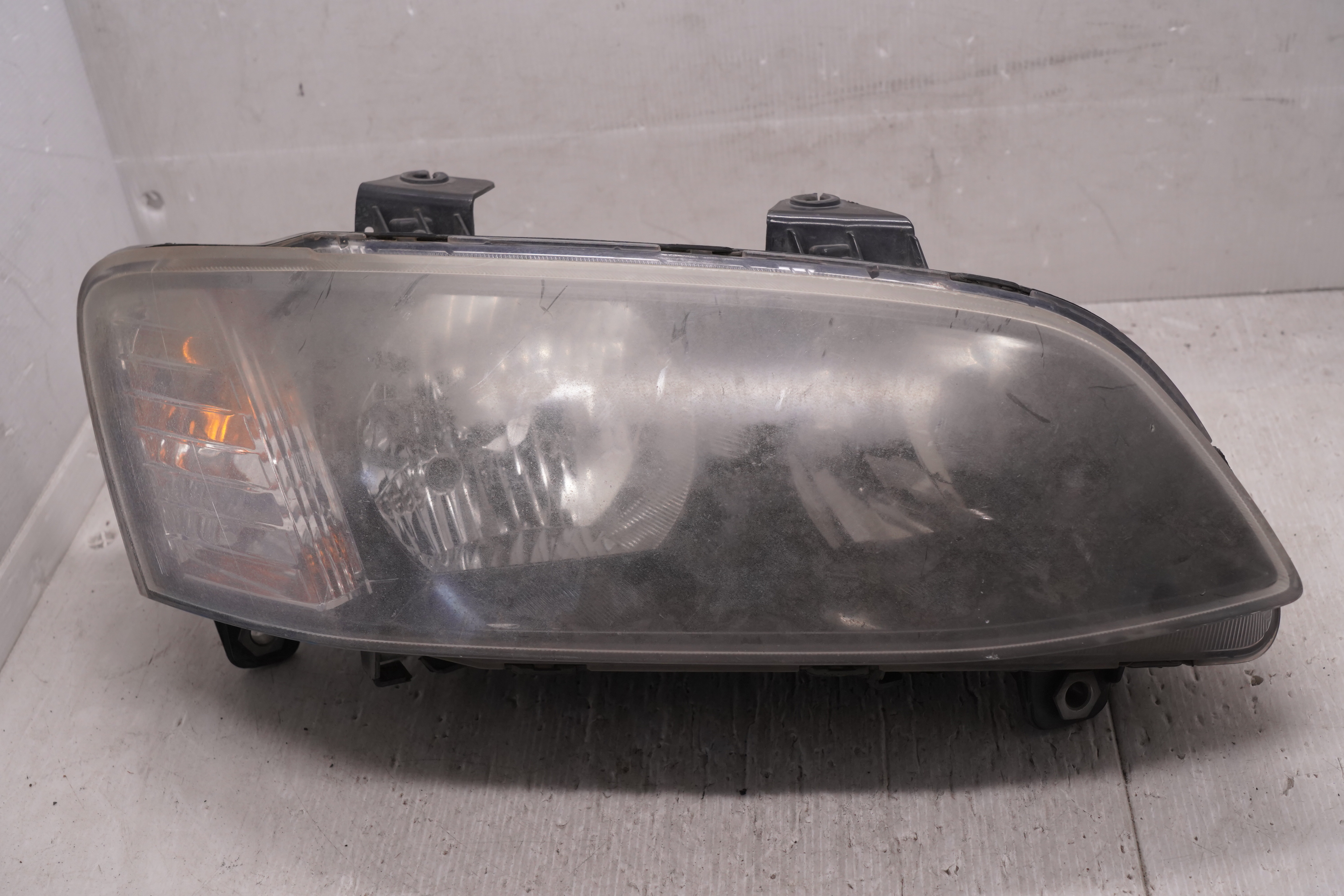 HOLDEN COMMODOER 2008-2011 R.H.S HEADLIGHT GENUINE