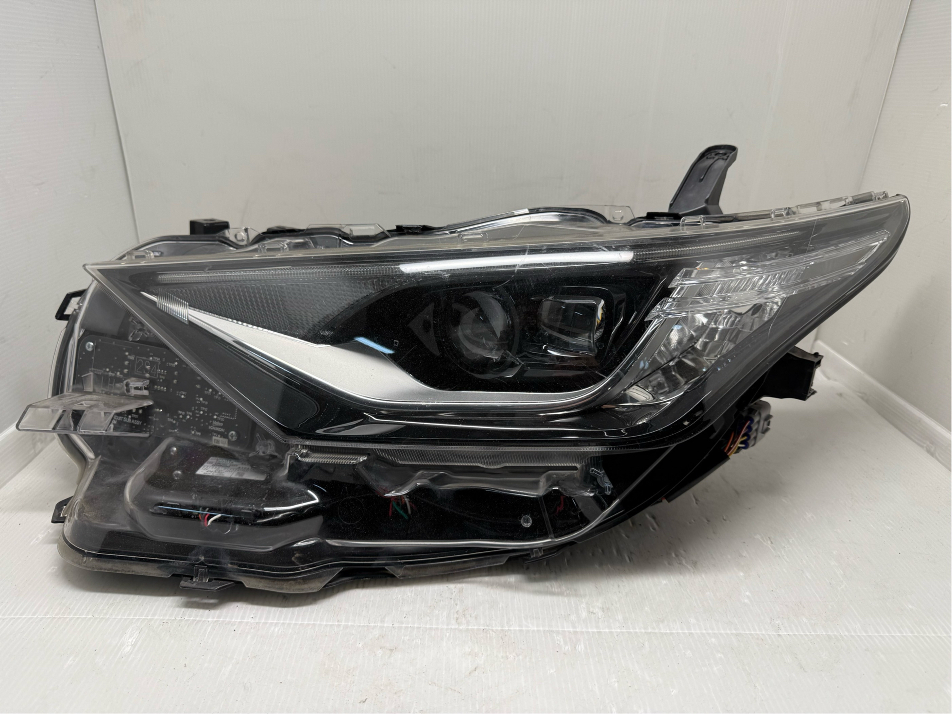 Toyota COROLLA AURIS NZE181H 2015-2018 LED L.H.S HEADLIGHT