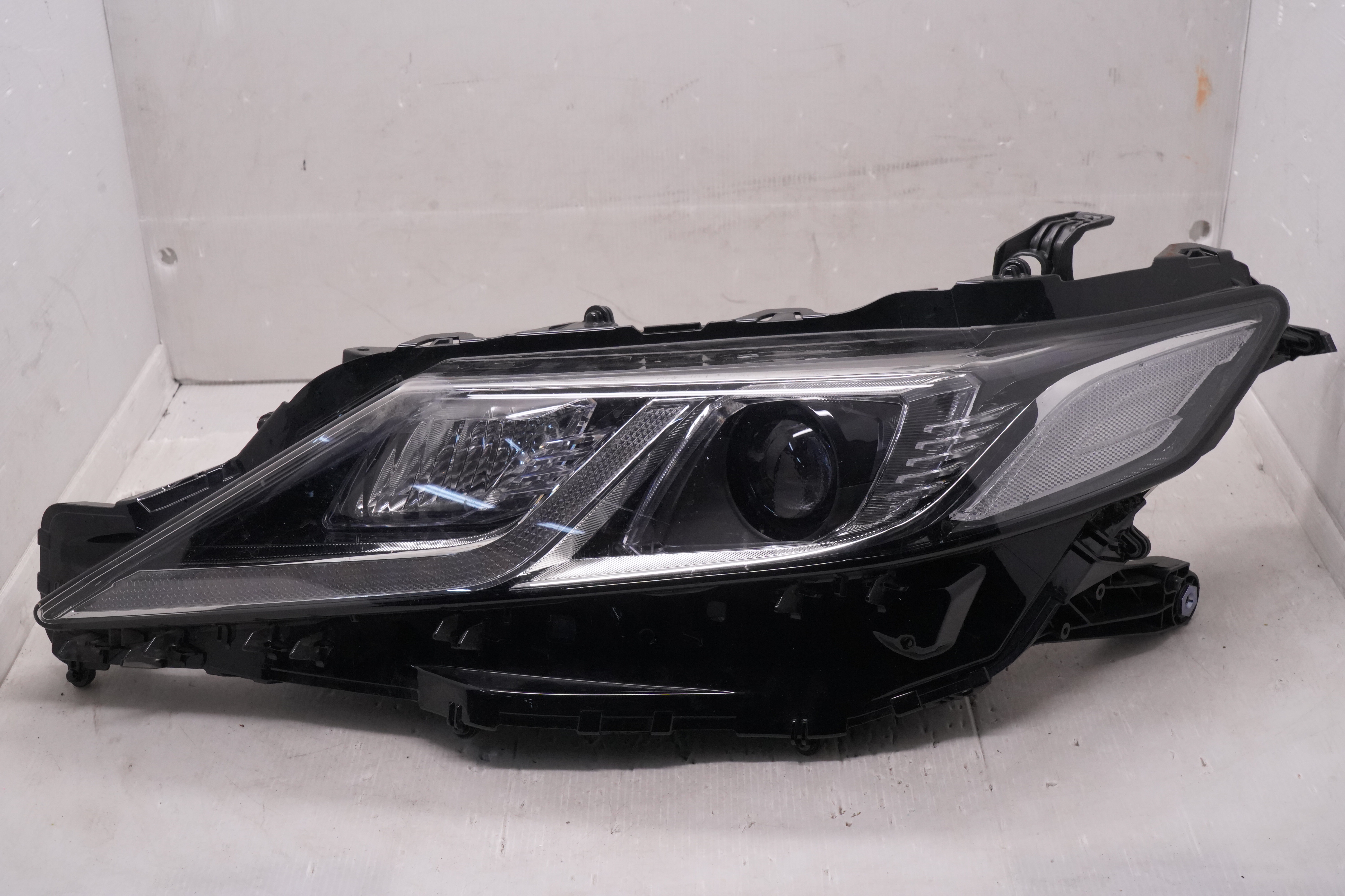 TOYOTA CAMRY ACV70 2018-2022 LED R.H.S HEADLIGHT GENUINE