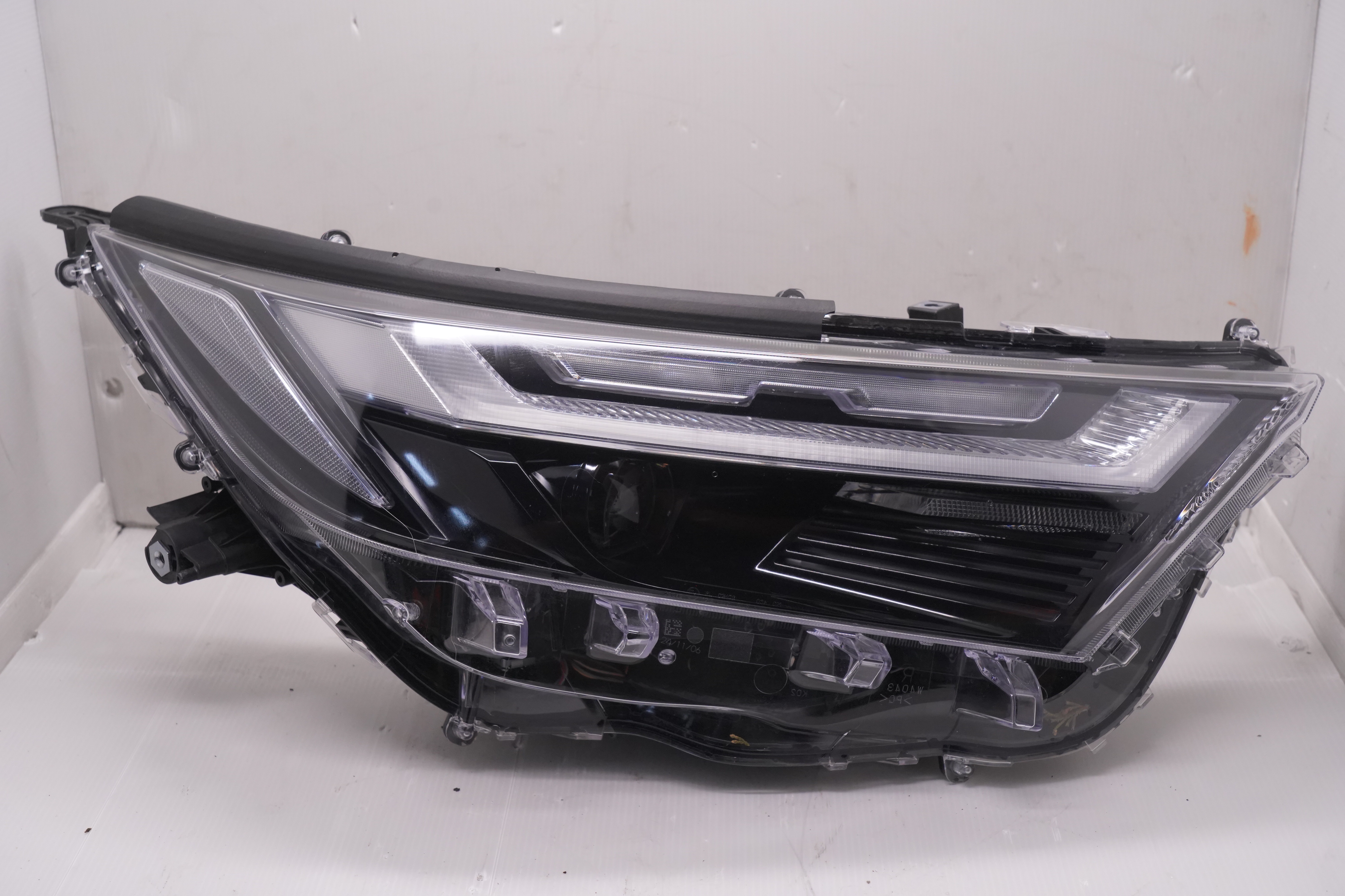 TOYOTA RAV4 2022-2023 LENS LED R.H.S HEADLIGHT GENUINE